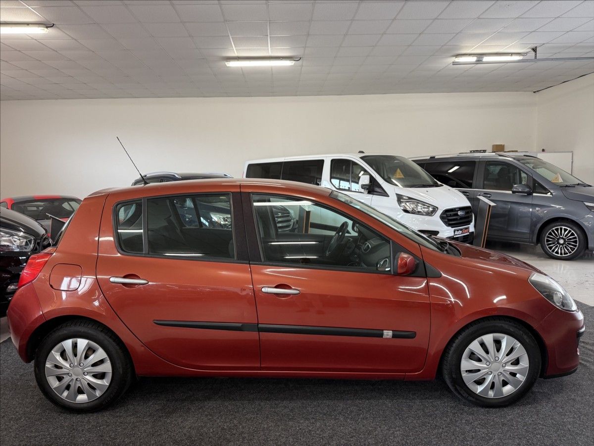 Renault Clio, 1,6 16V klima,nová STK,2x kola - fotka 4