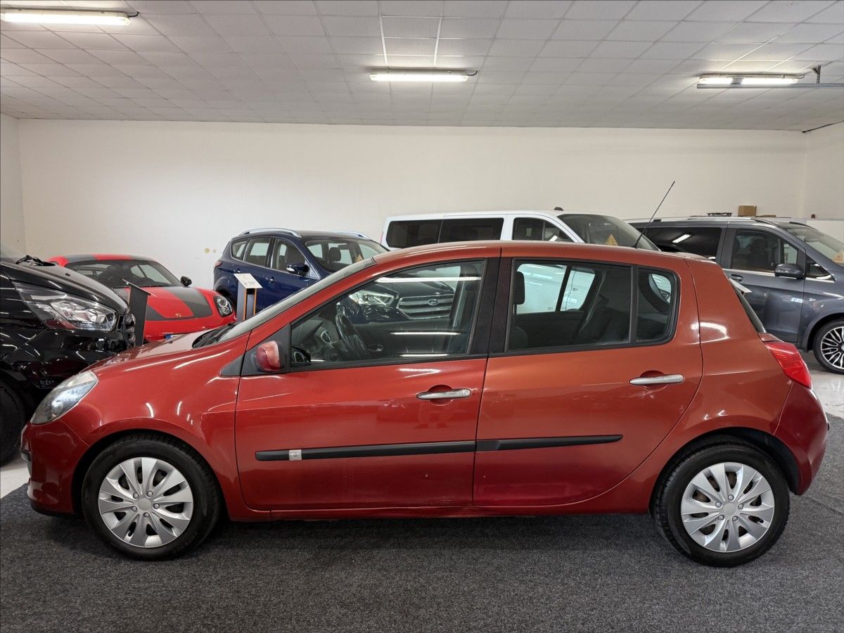 Renault Clio, 1,6 16V klima,nová STK,2x kola - fotka 3