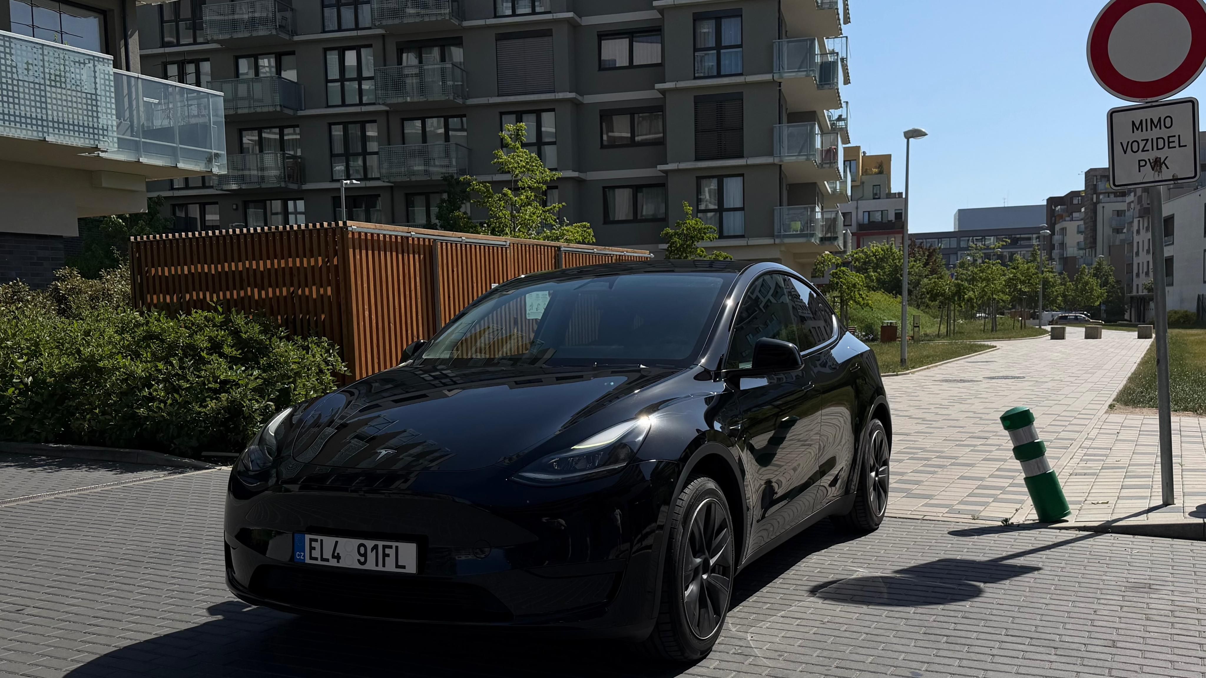 Tesla Model Y, RWD | LFP | HW4 | - fotka 3
