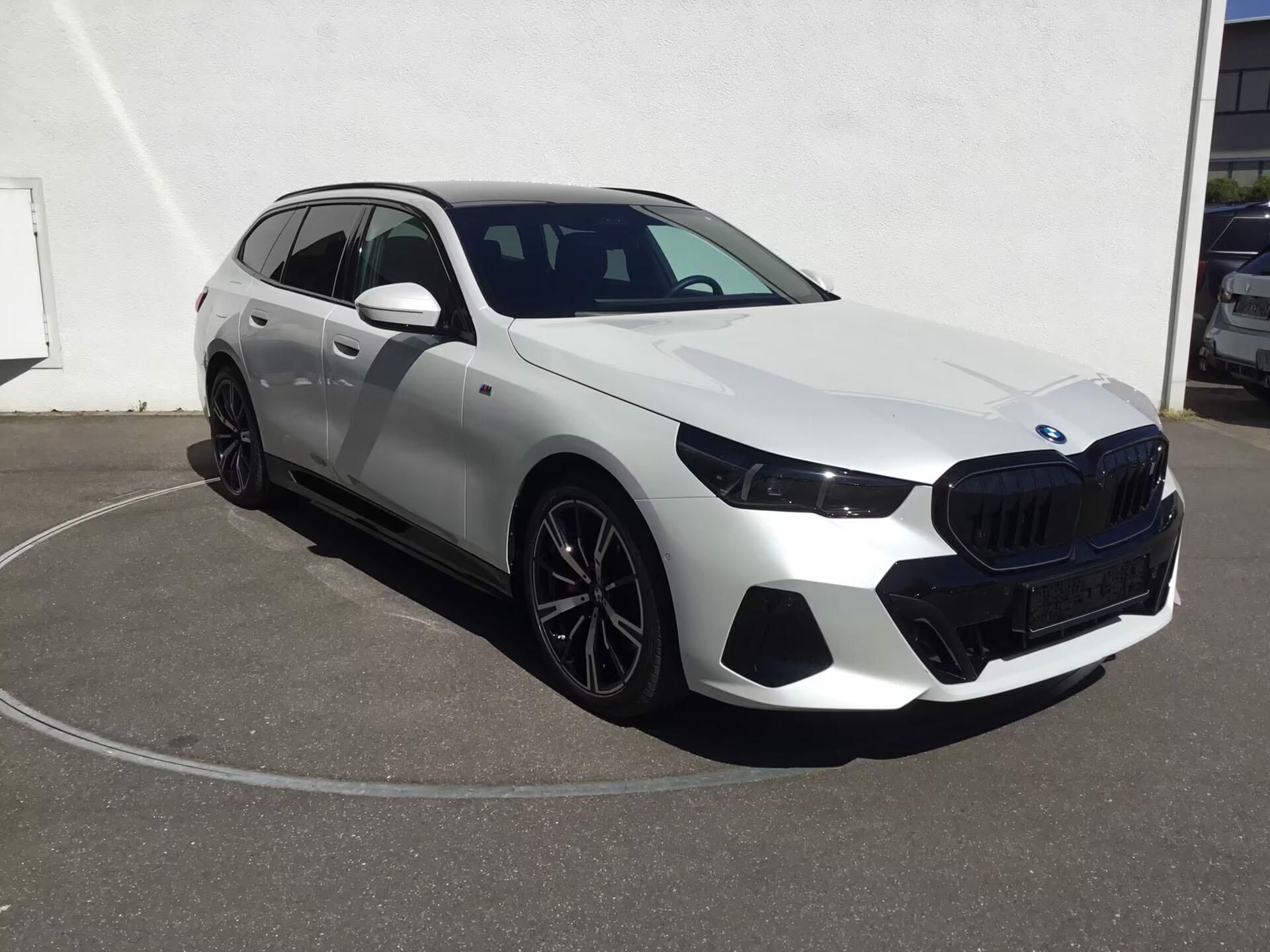 BMW i5, xDrive40 M-Sport Pro Pano HuD - fotka 3