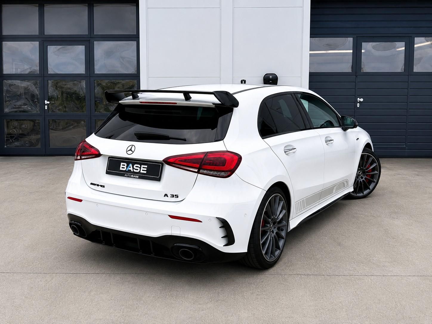 Mercedes-Benz Třídy A, 35 AMG 4M EDITION 55 - fotka 4