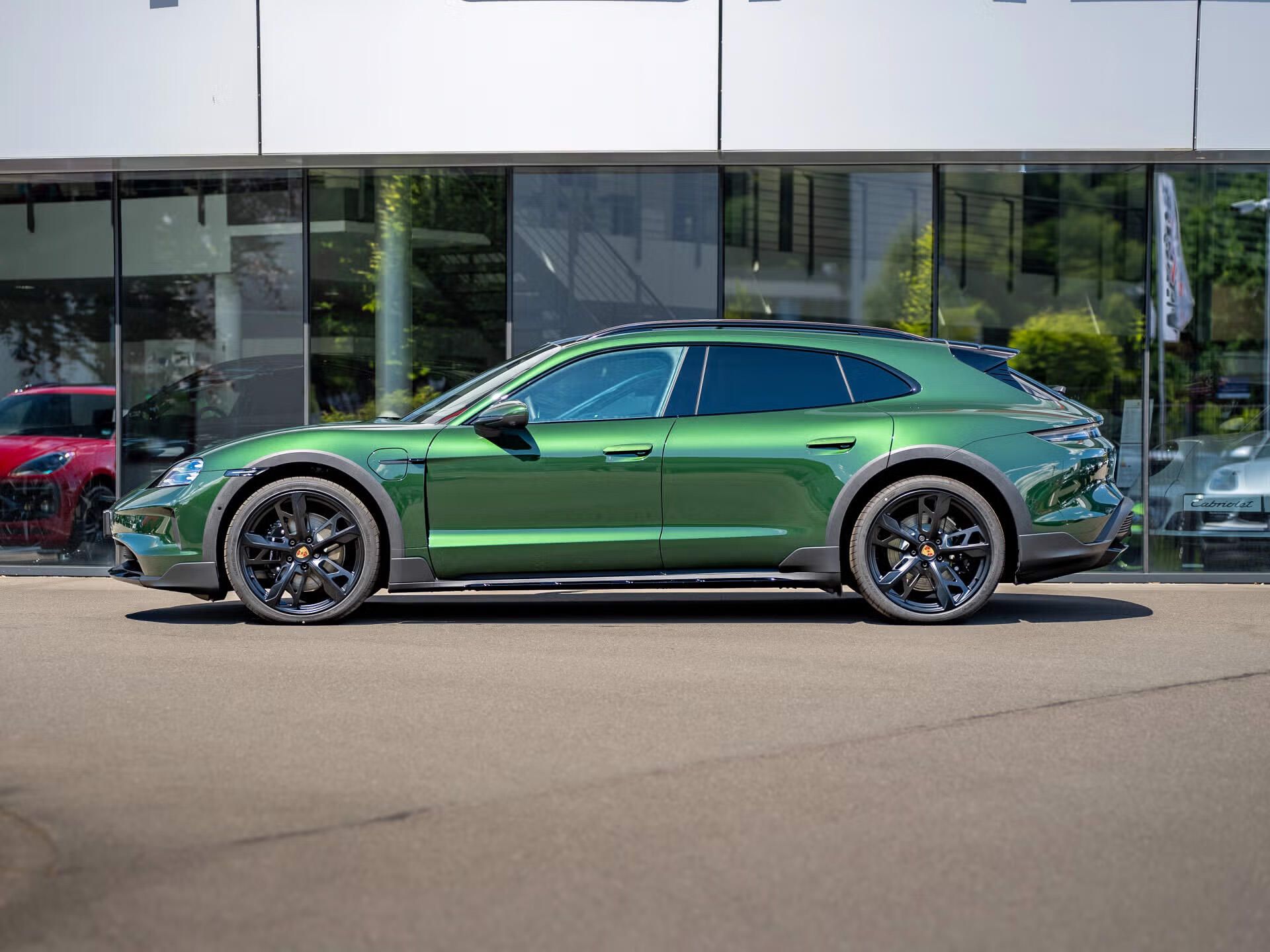 Porsche Taycan, 4 Cross Turismo 360 InnoDrive - fotka 3