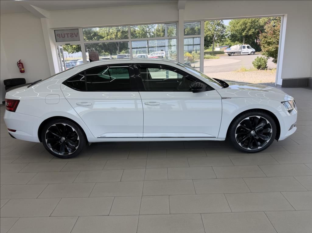 Škoda Superb, 2,0 TDi, Sportline, Navi, DSG - fotka 6