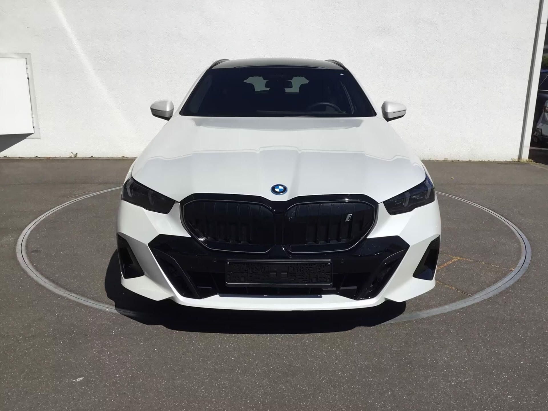 BMW i5, xDrive40 M-Sport Pro Pano HuD - fotka 2