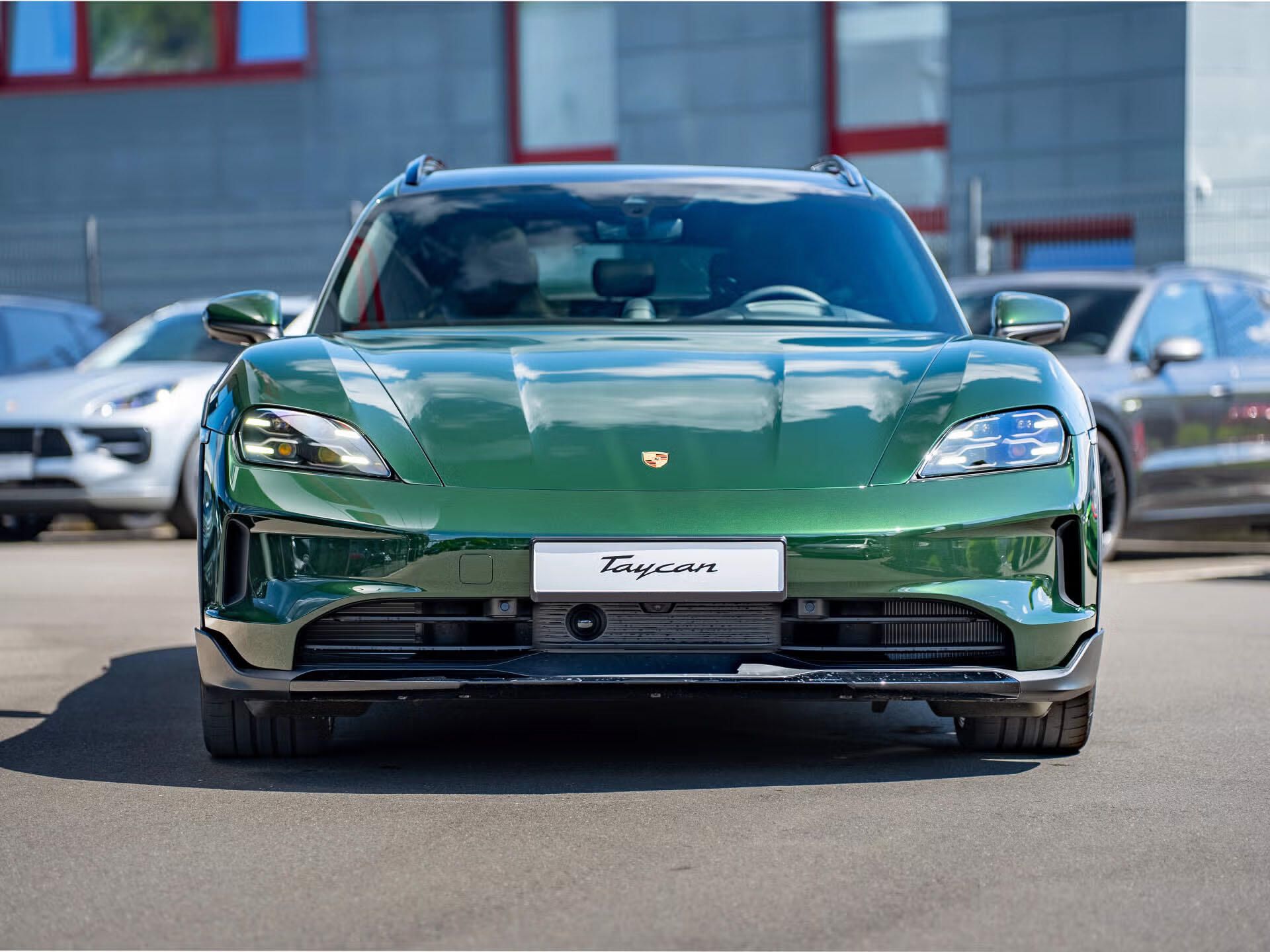 Porsche Taycan, 4 Cross Turismo 360 InnoDrive - fotka 2