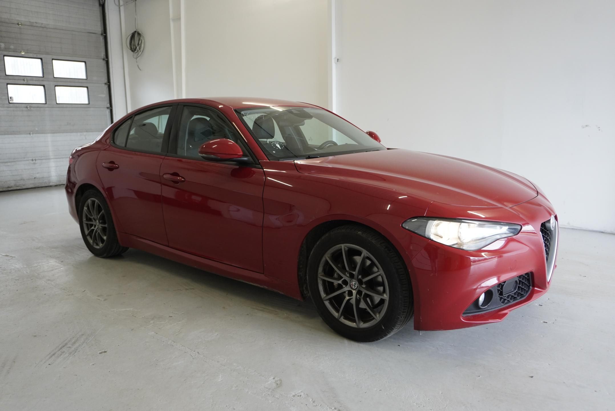 Alfa Romeo Giulia, 2.0 TURBO 147kW, 66 000KM !!! - fotka 3