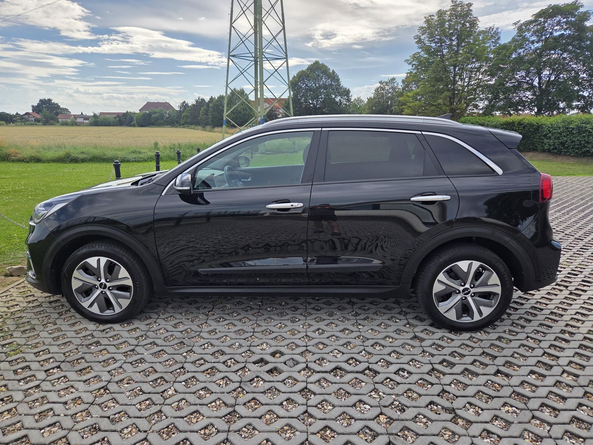 Kia Niro EV, 64 kWh SoH 96,8%,Vision,DPH - fotka 4