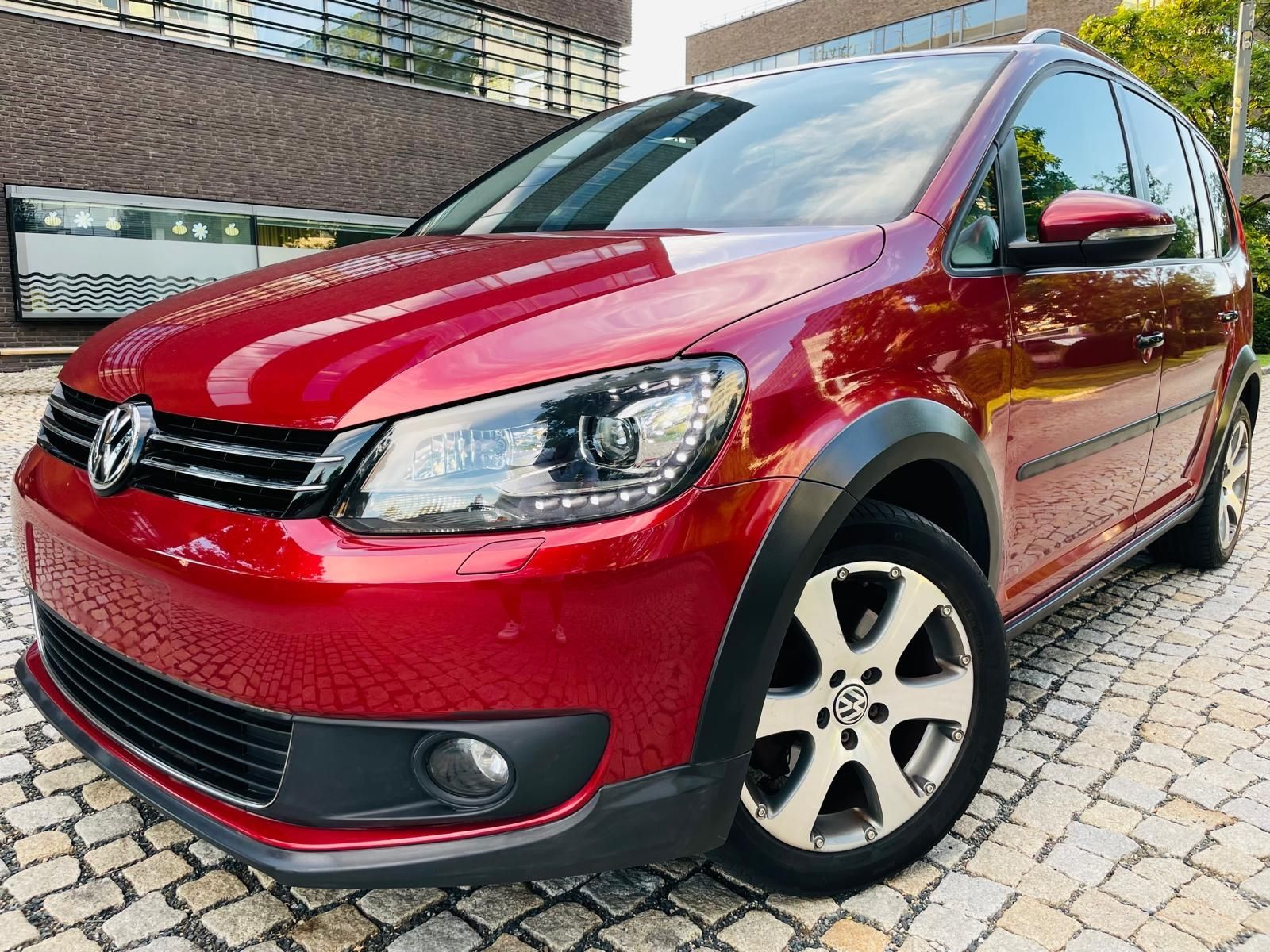 Volkswagen Touran, 2.0TDI AUT CROSS VÝHŘEV TAŽNÉ - fotka 2