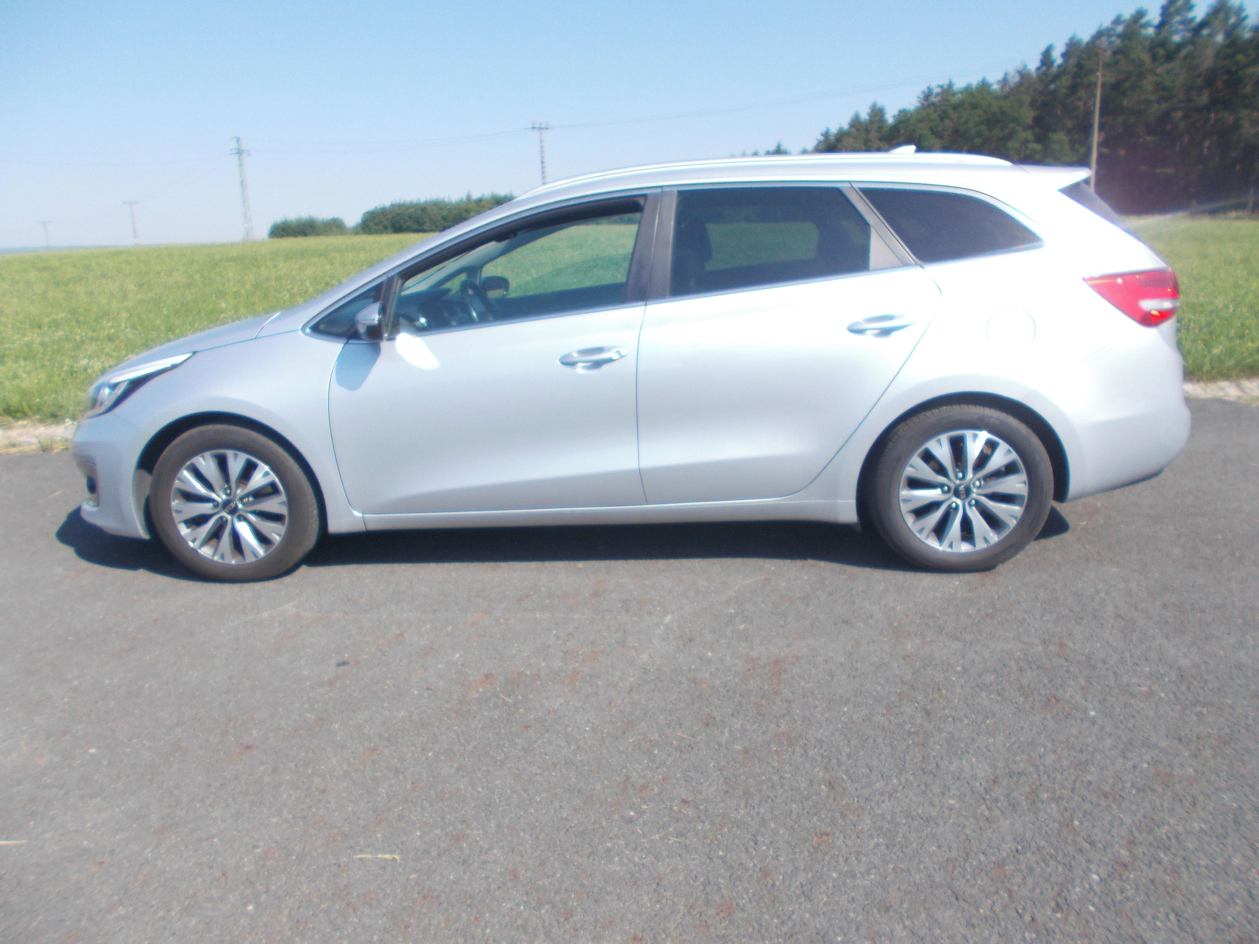 Kia Cee´d, 1,6 99kw 72 000km ČR-2 majitel - fotka 2
