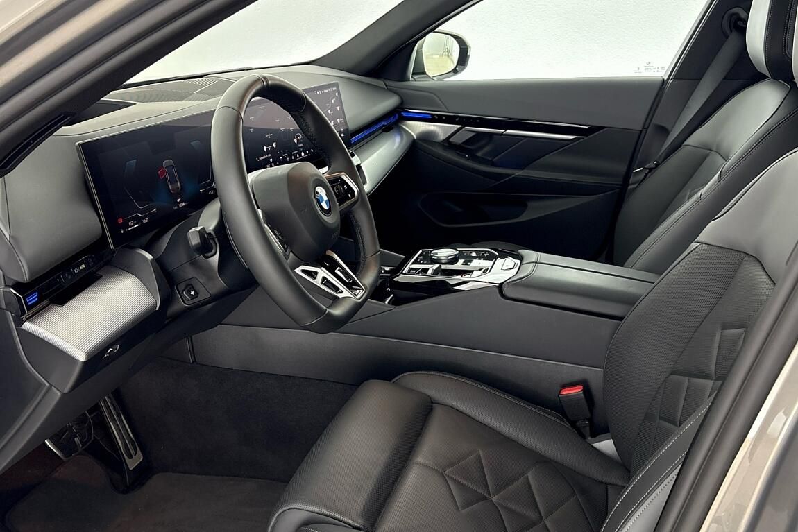 BMW Řada 5, 540d xDrive Sedan - fotka 6