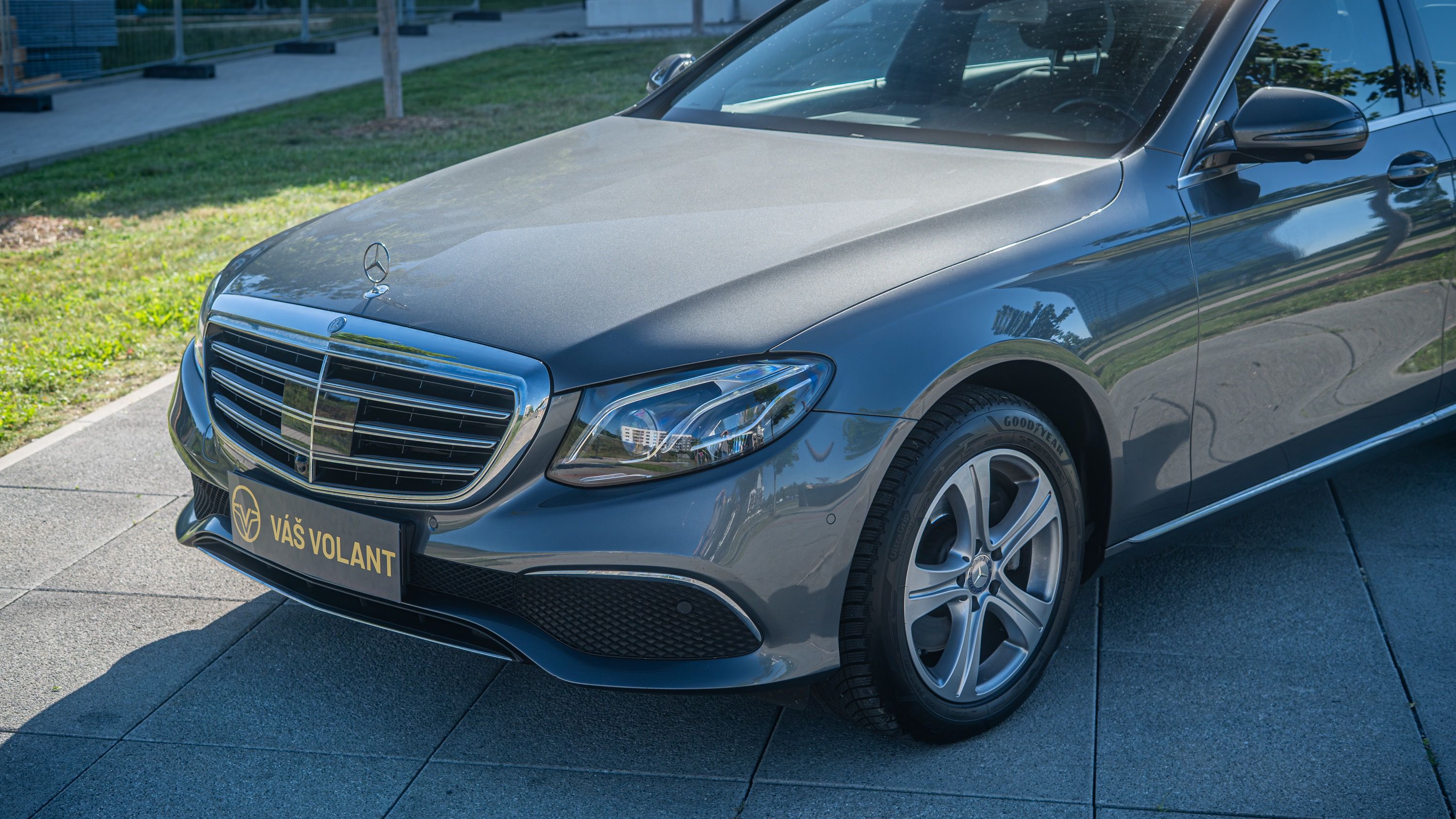 Mercedes-Benz Třídy E, 200 4MATIC 135kW - fotka 2