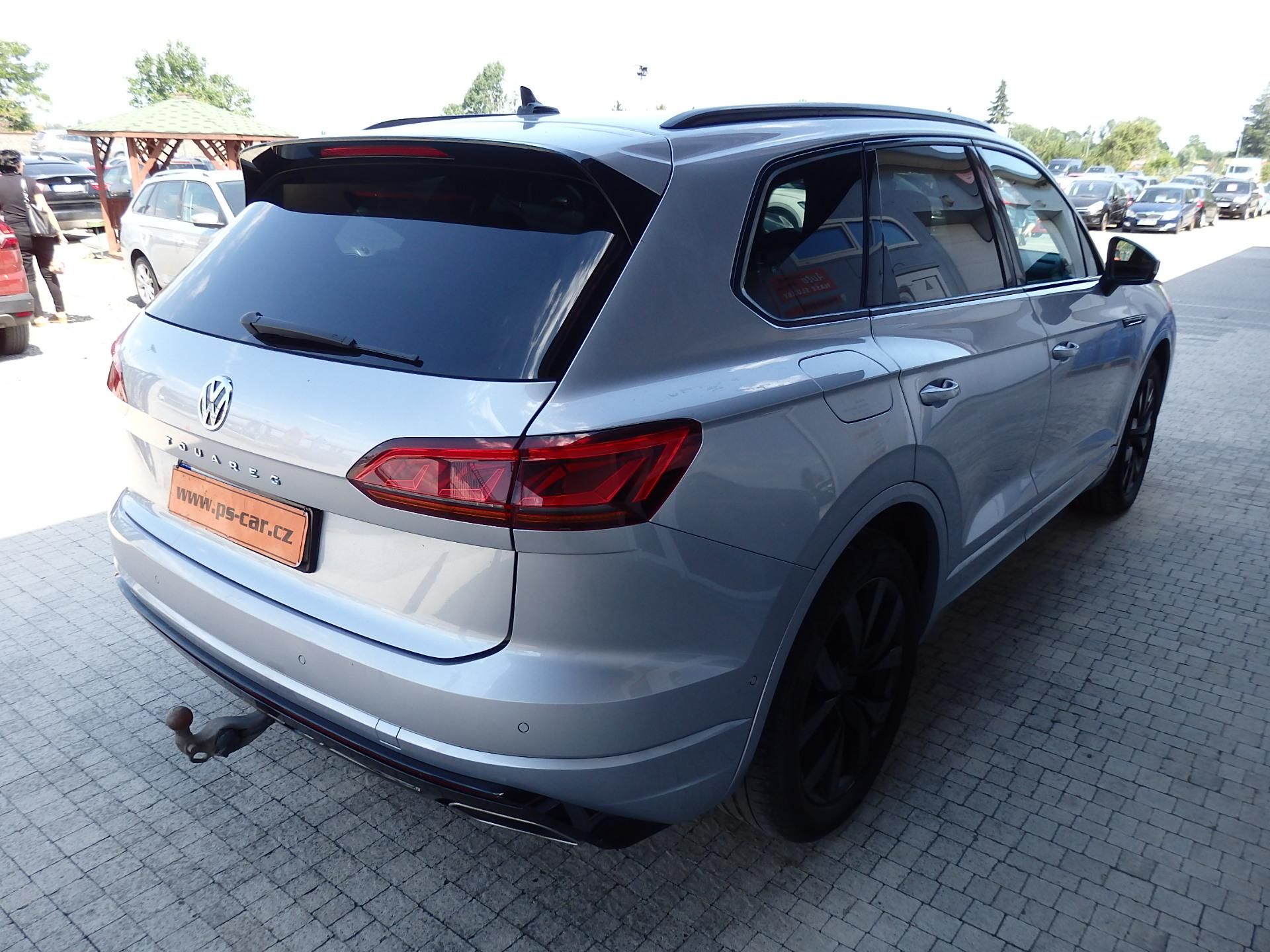 Volkswagen Touareg, 4.0 TDI V8 310 kW R-LINE - fotka 4