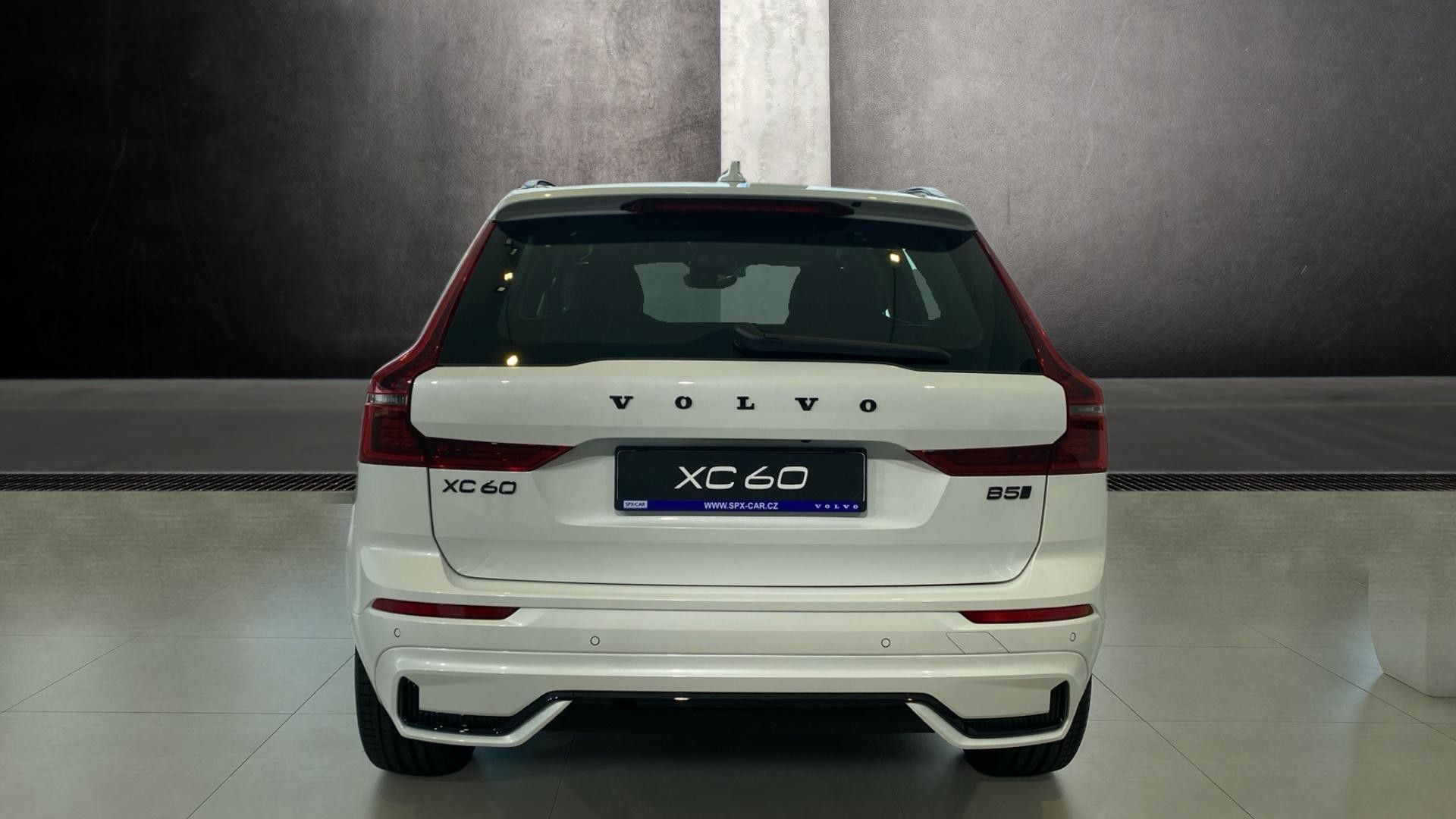 Volvo XC60, PLUS BLACK EDITION, B5 AWD, 18 - fotka 6