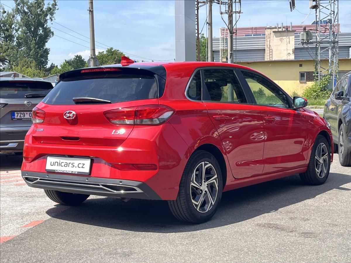 Hyundai i30, 1,5 GDI  SMART NAVI 1maj ČR - fotka 5