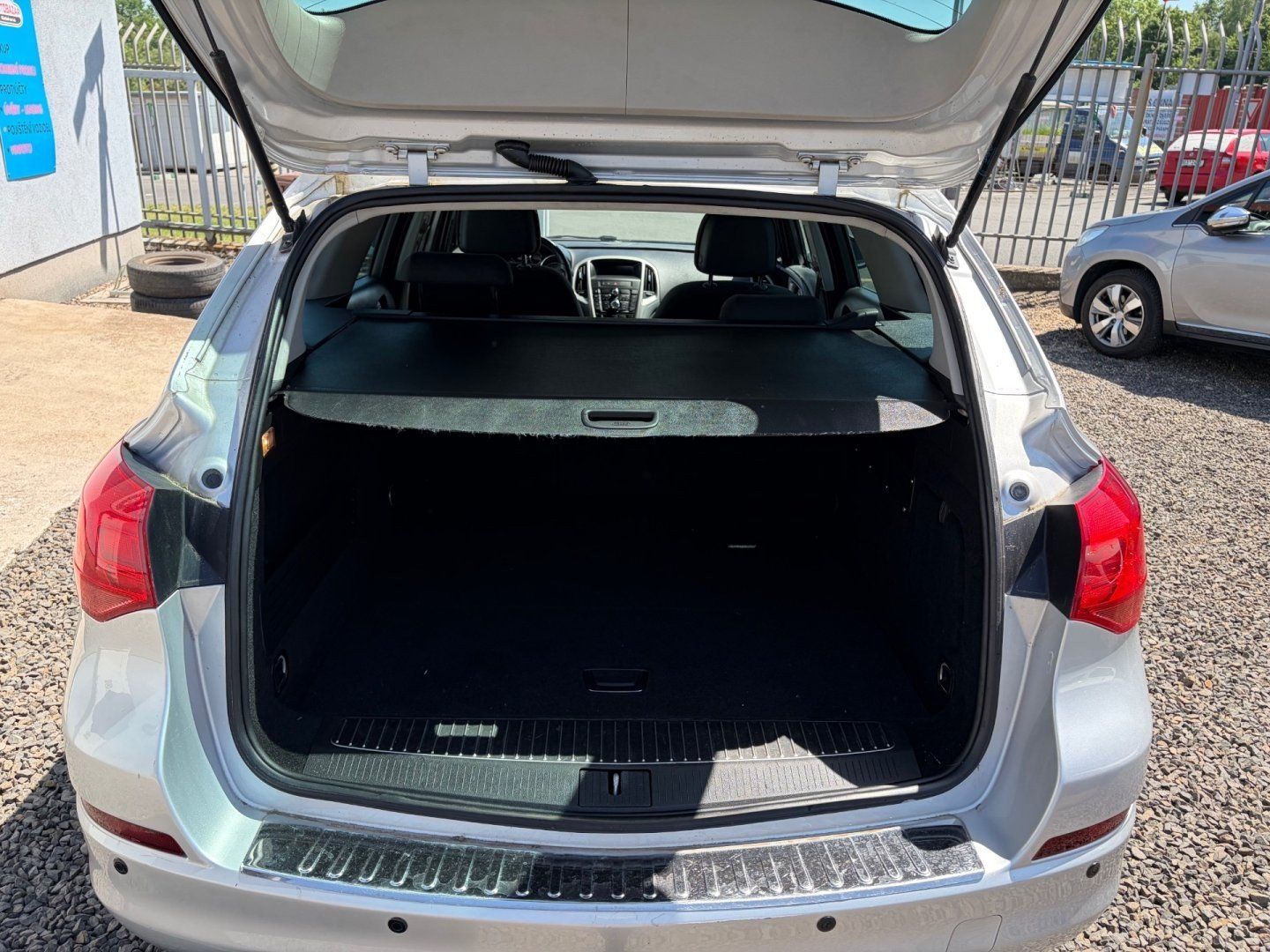 Opel Astra, J KOMBI 1,6 85kW, SERVISKA - fotka 5