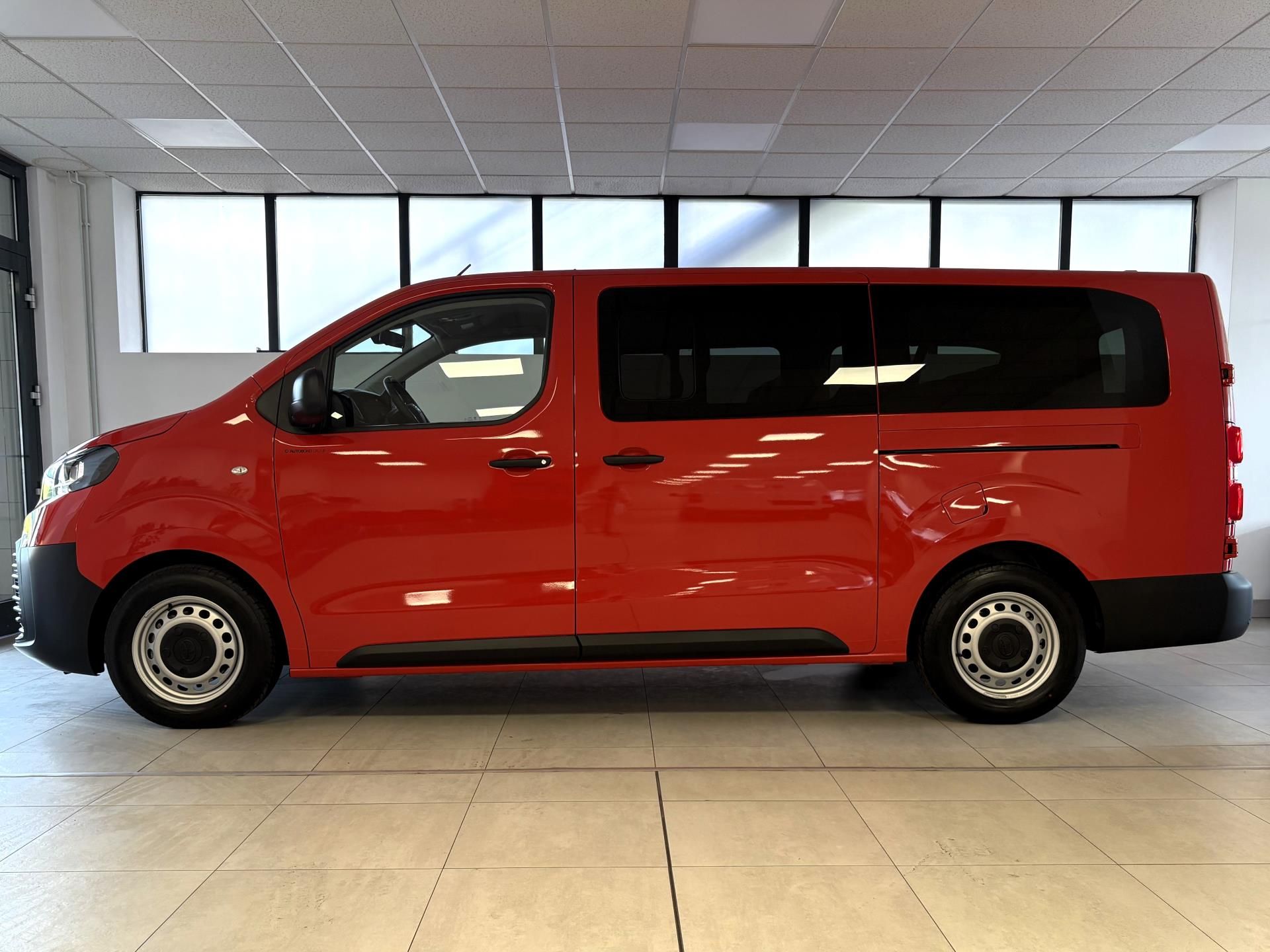 Toyota Proace Verso, 2.0 L Diesel, Combi 9S, 6,st p - fotka 3