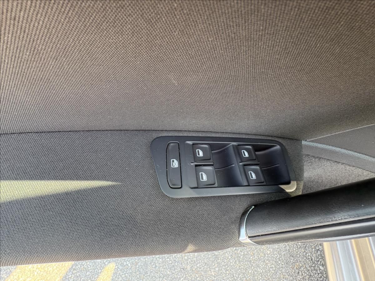 Volkswagen Golf, 2,0 TDi 110kW Cup,Navi,Kamera - fotka 4
