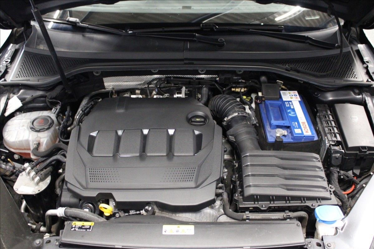 Volkswagen Passat, 2,0 TDI DSG ELEGANCE 1.MAJ. CZ - fotka 6
