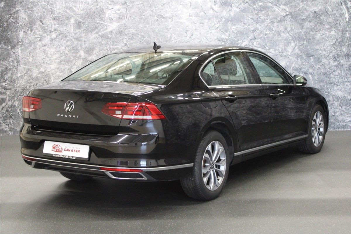 Volkswagen Passat, 2,0 TDI DSG ELEGANCE 1.MAJ. CZ - fotka 3