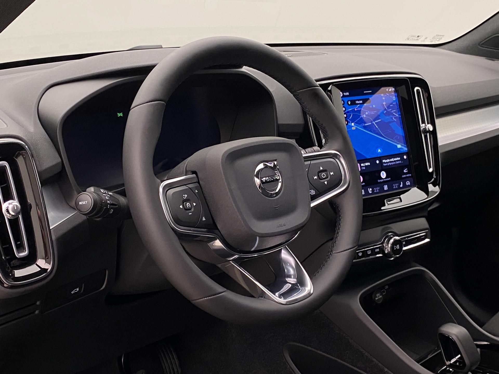 Volvo XC40, B3 AUT DARK ULTRA - fotka 4