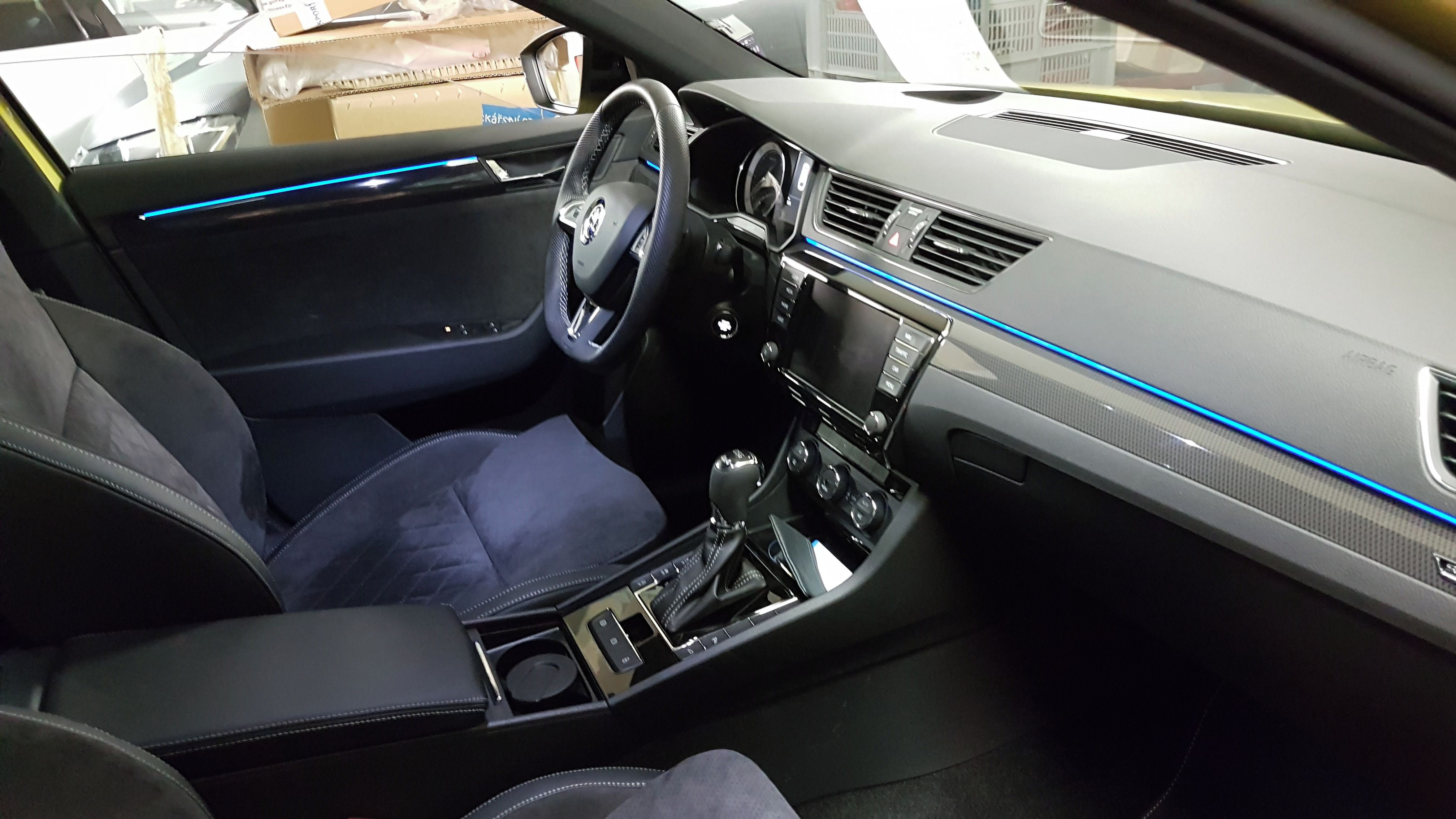 Škoda Superb, 4x4 SPORTLINE pan.,alcan.,taž - fotka 4
