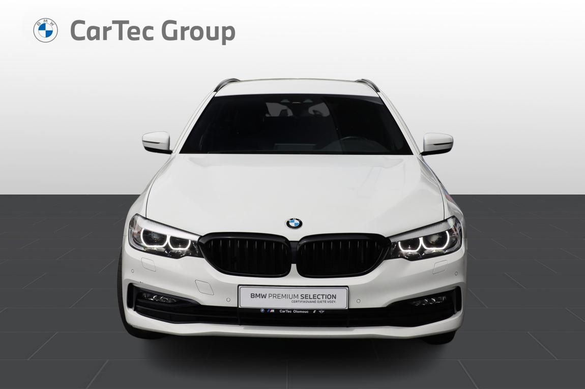 BMW Řada 5, 520d xDrive Touring - fotka 2