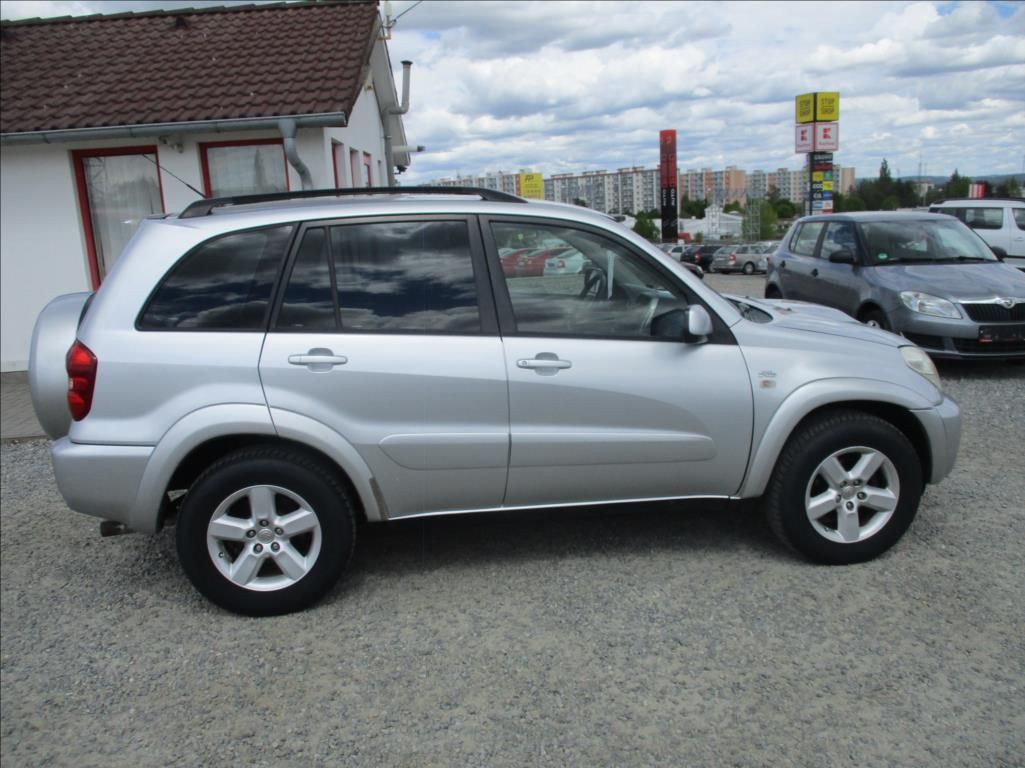 Toyota Rav4, 2,0 D4D, klima,4x4,servis,tažn - fotka 4