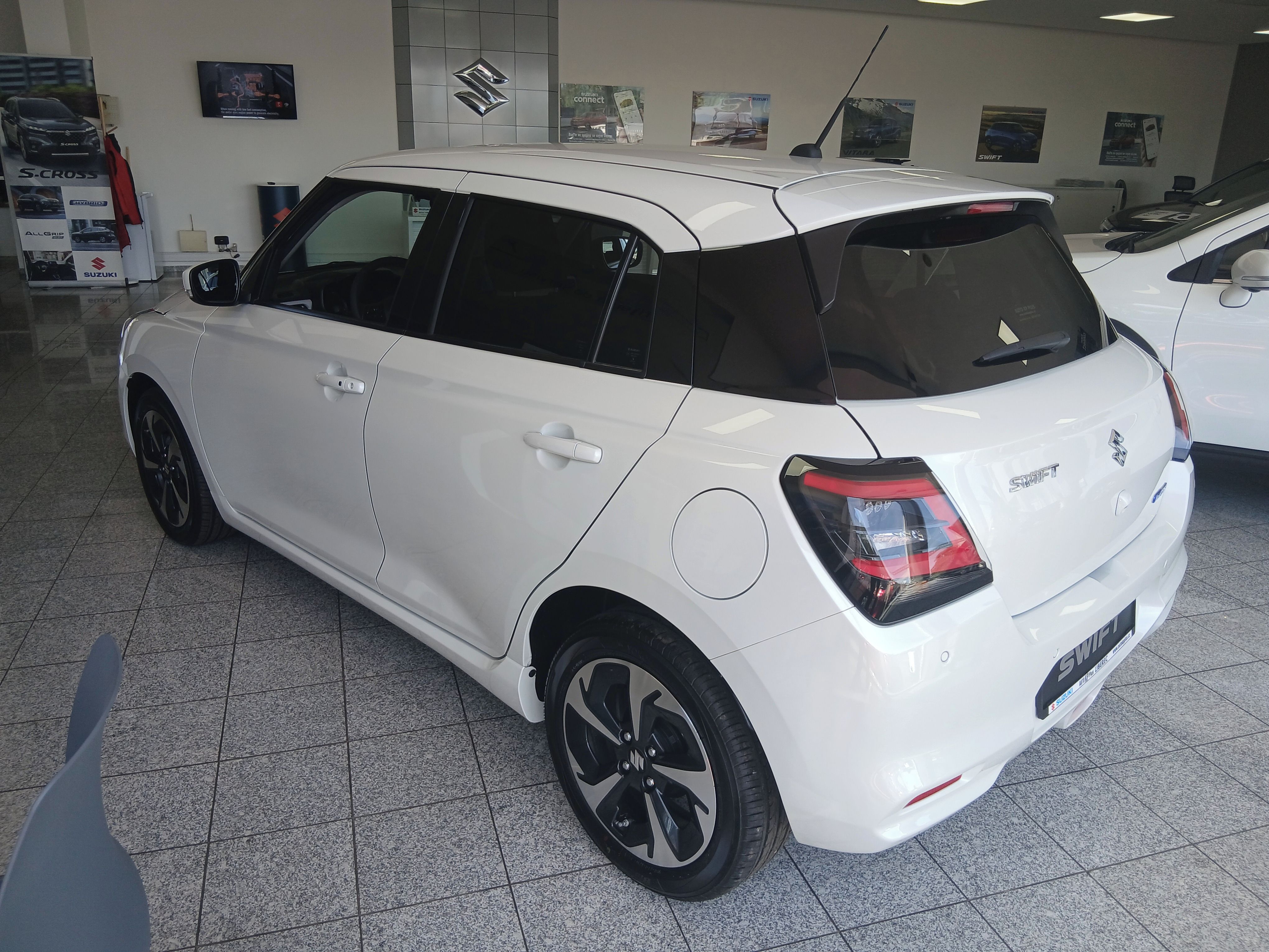 Suzuki Swift, 1,2 ELEGANCE + BONUS - fotka 3
