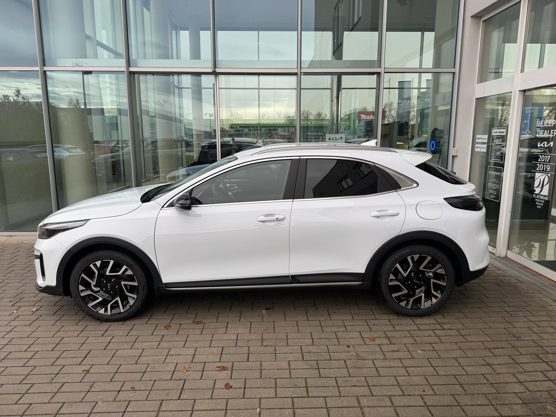 Kia XCee´d, 1.6 T-GDI 132kw Stel ED - fotka 2