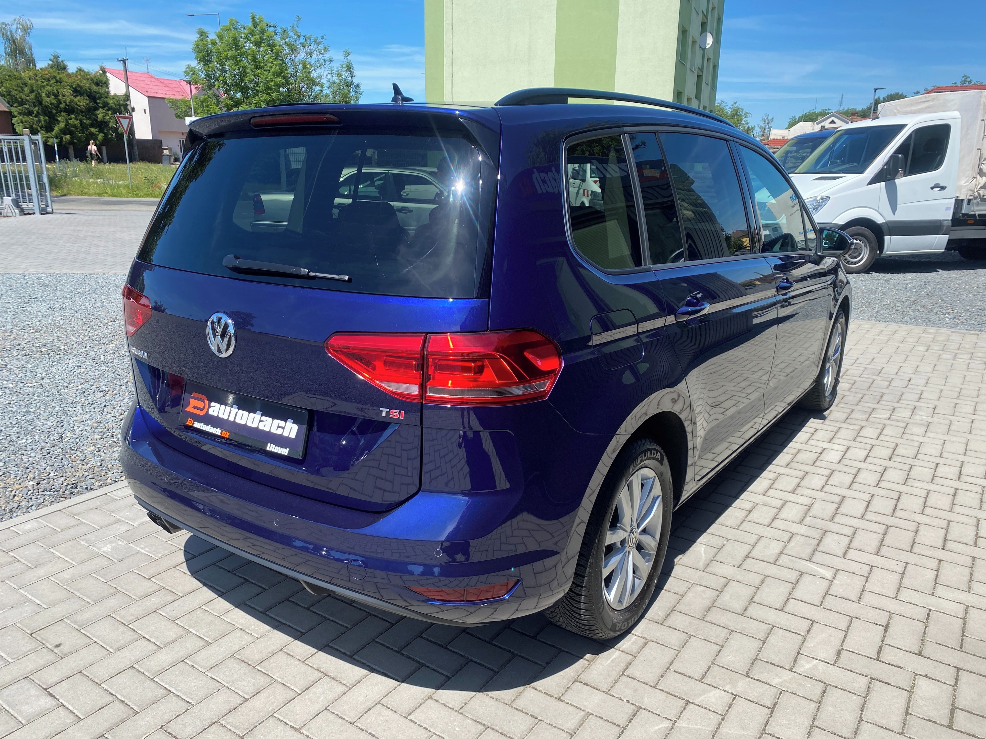 Volkswagen Touran, 1.4 TSI 110kW- 1xMAJ.- 7 MÍST - fotka 5