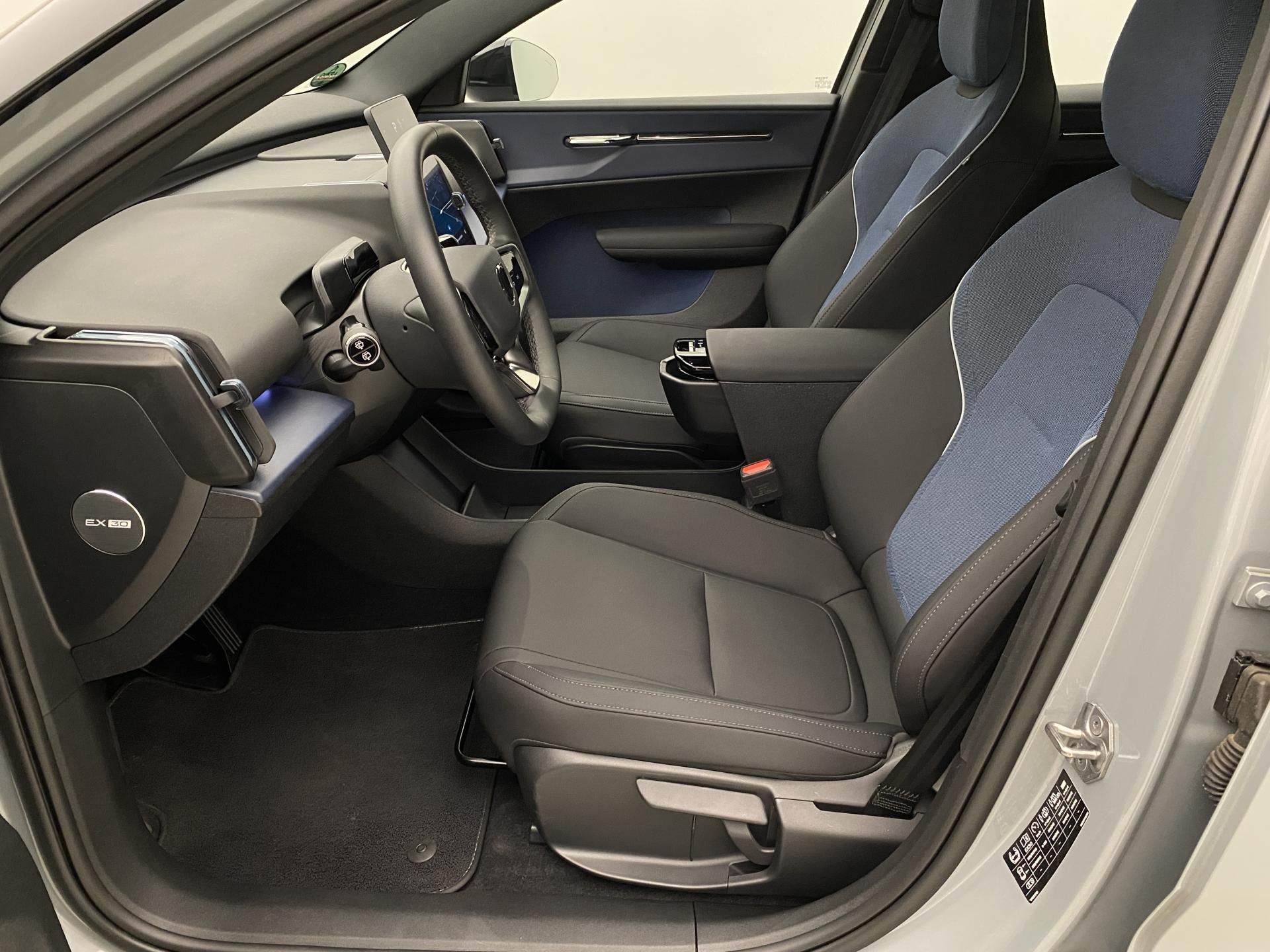 Volvo EX30, PURE ELECTRIC SINGLE PLUS CZ - fotka 3
