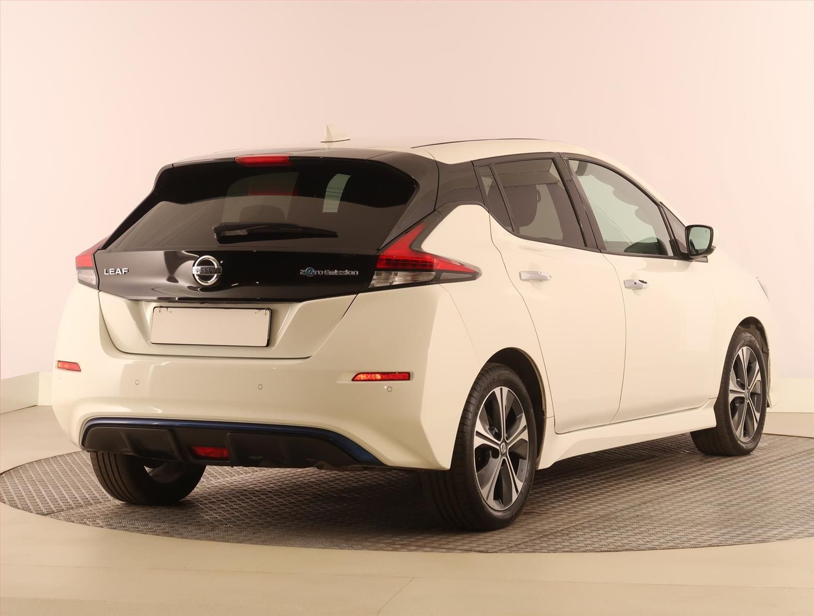 Nissan LEAF, 40 kWh, SoH 91%, Automat - fotka 5