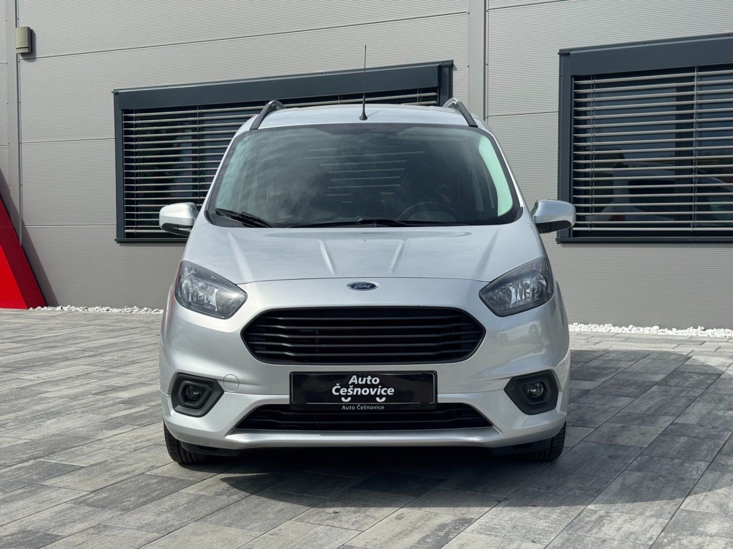 Ford Tourneo Courier, 1.0 EcoBoost 73kW - fotka 2