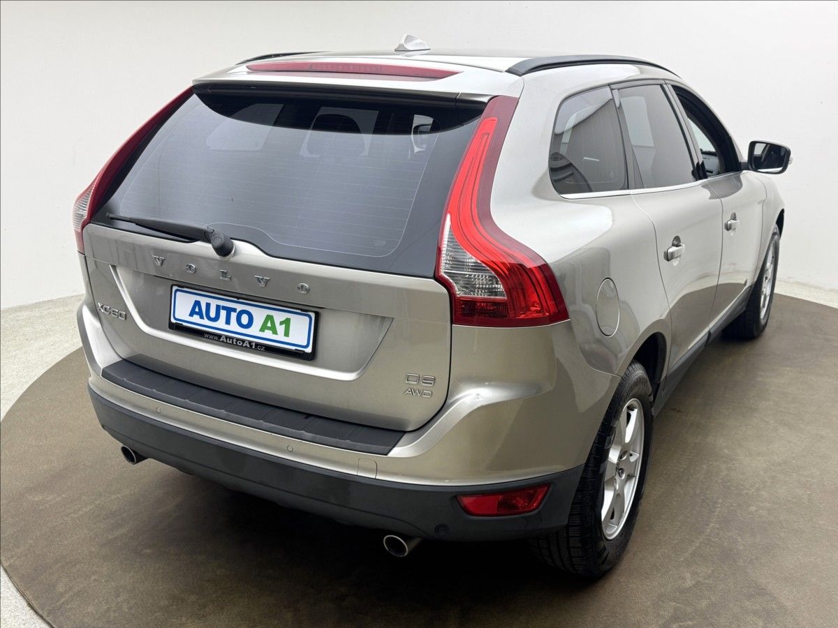 Volvo XC60, 2,4 D3 4X4 AUT. VÝHŘEV LED ČR - fotka 4