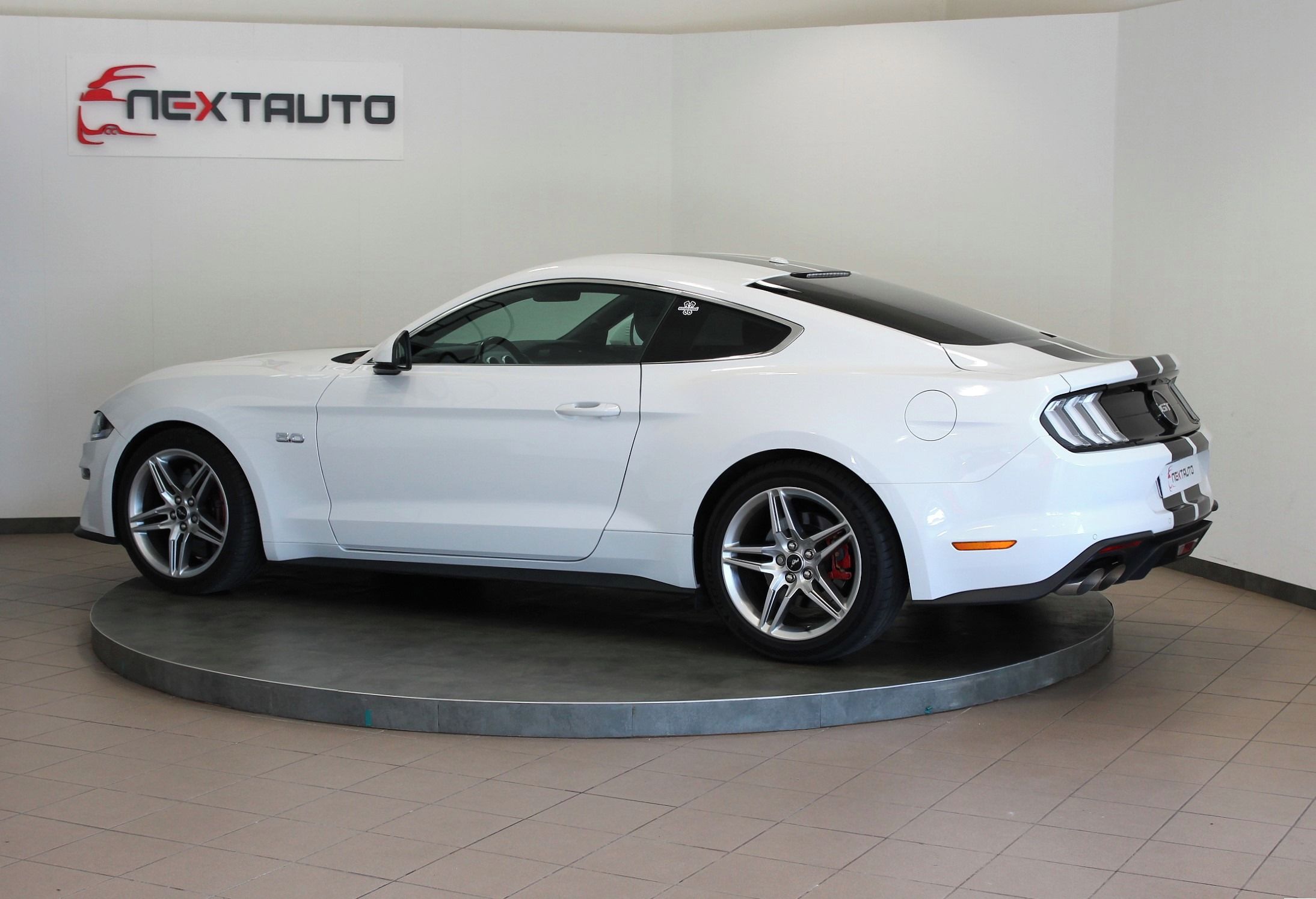 Ford Mustang, GT 5.0 V8 331kW FASTBACK, EU - fotka 3