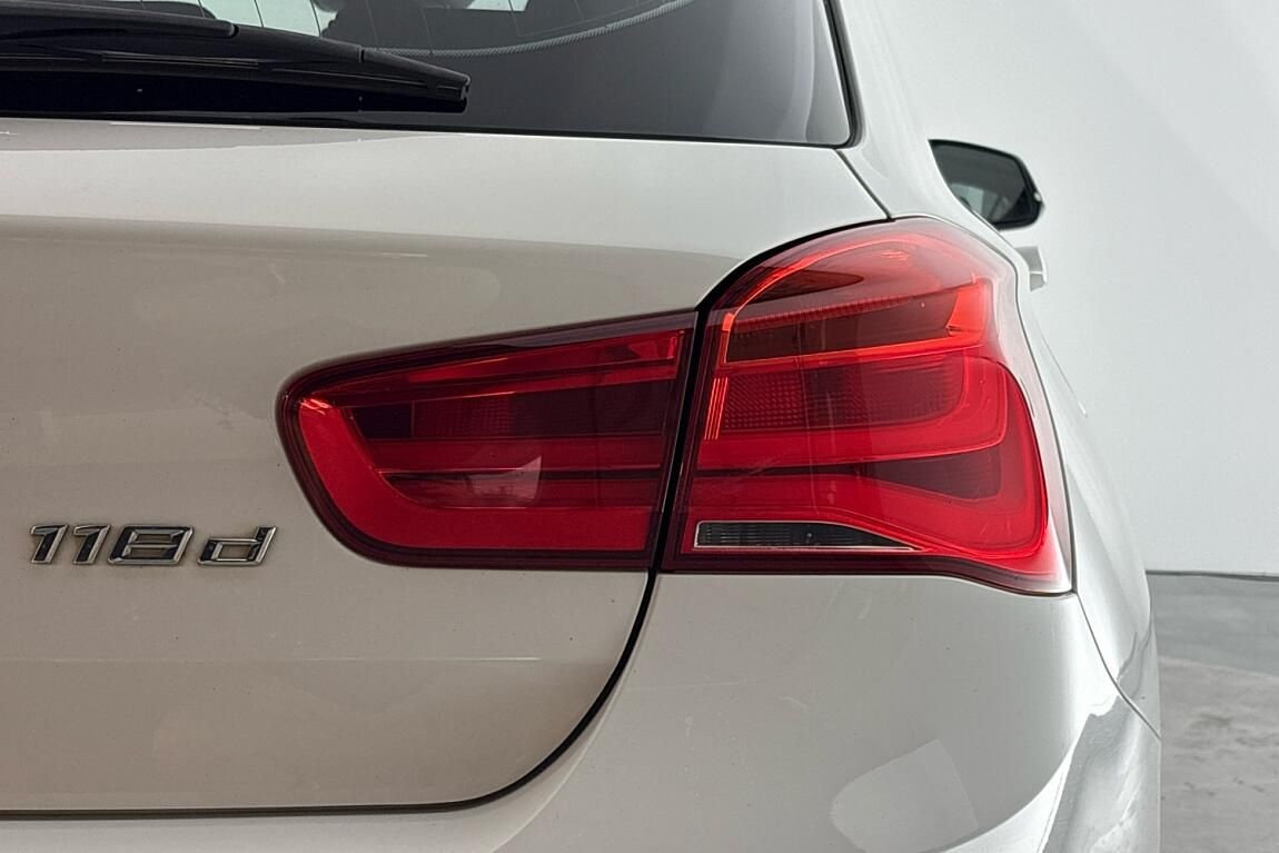 BMW Řada 1, 118d xDrive - fotka 4
