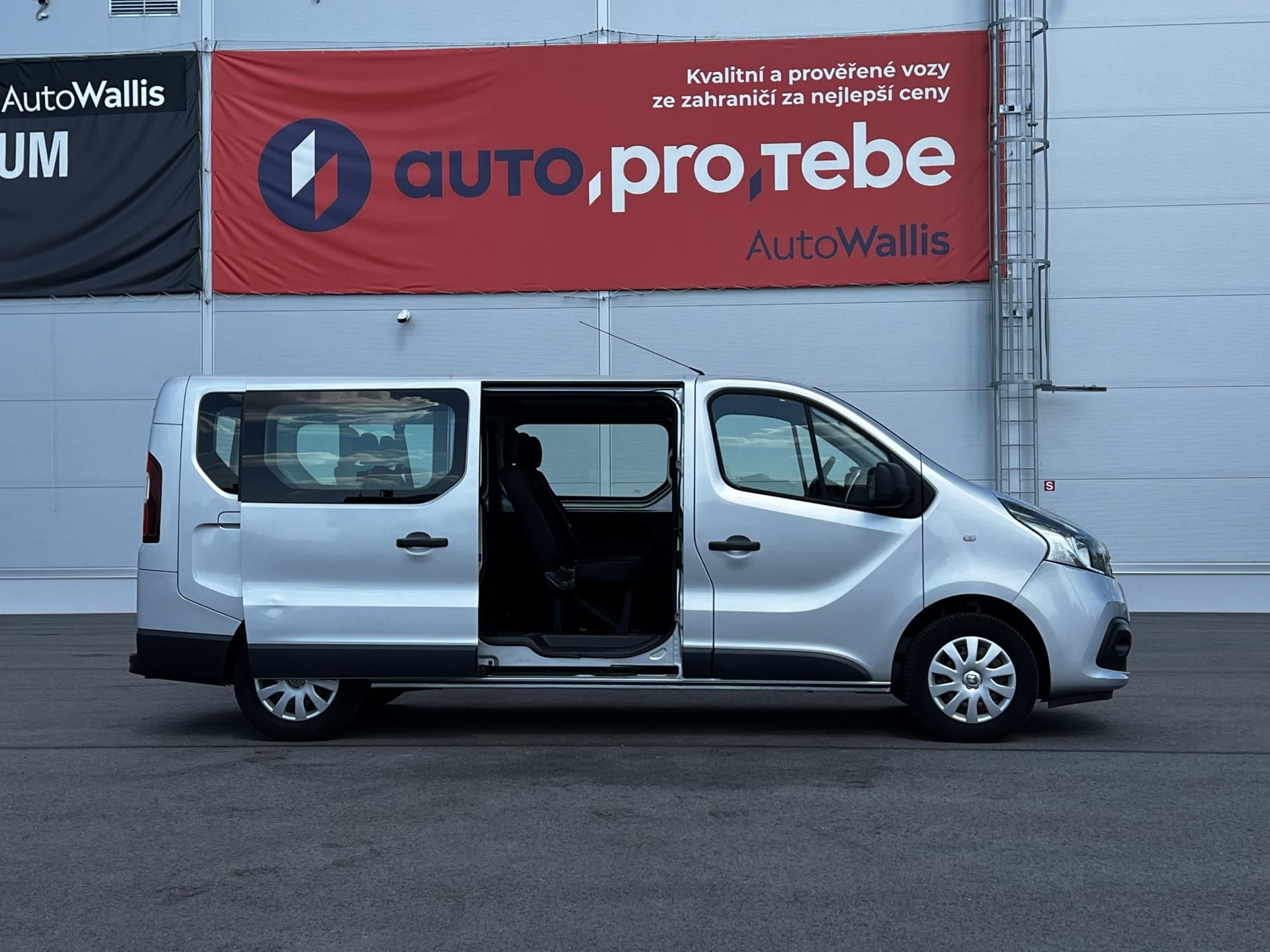 Renault Trafic, 1.6dCi 92kW Passenger TZ 9Míst - fotka 4