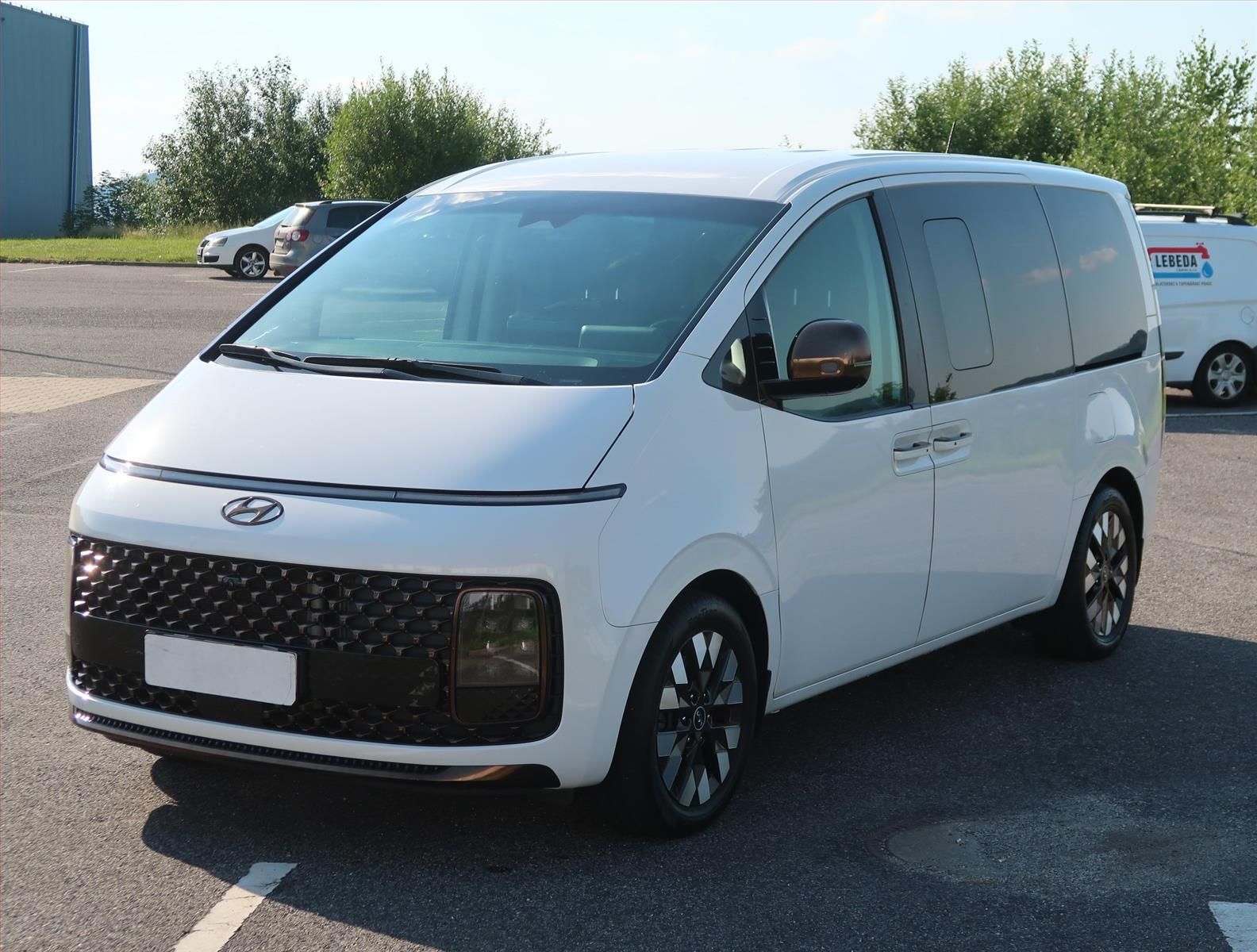 Hyundai Staria, 2.2 CRDi, HTRAC, 7 míst - fotka 2