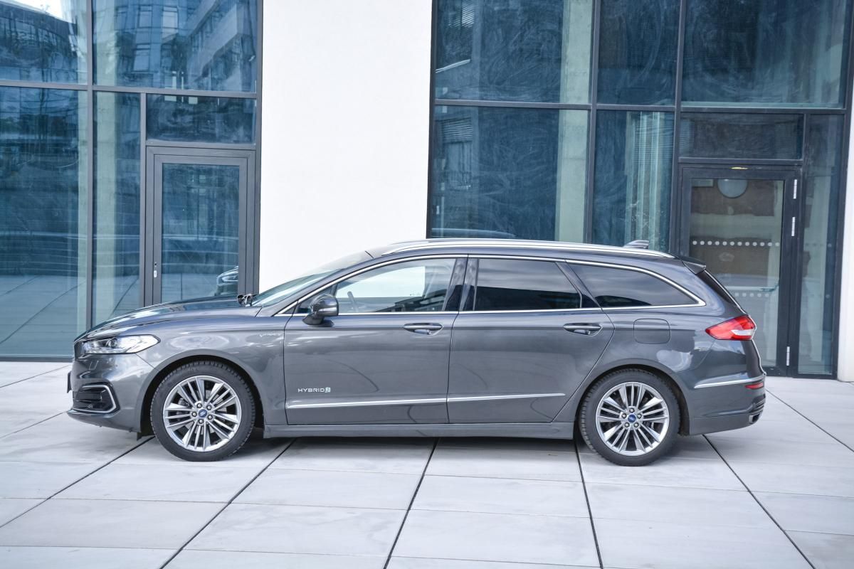 Ford Mondeo, 2.0 187ps Hybrid ecvT VIGNALE - fotka 2