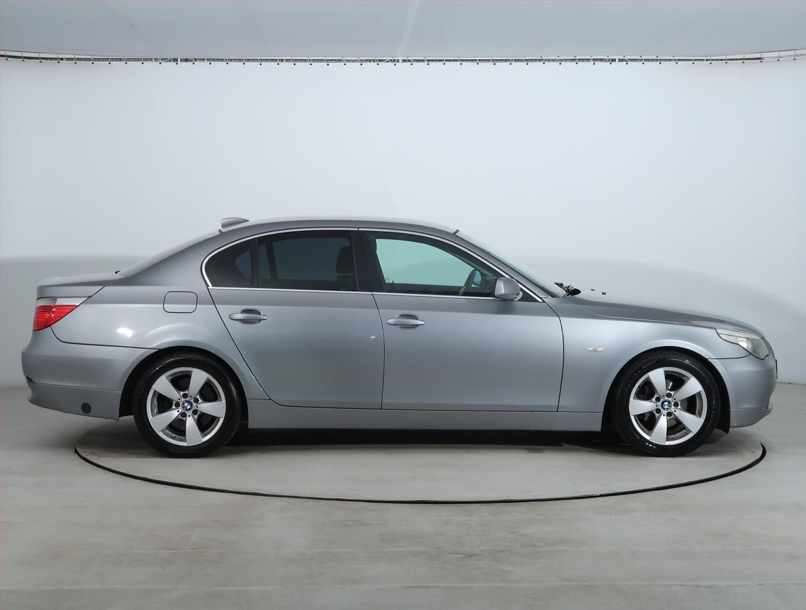 BMW Řada 5, 520i, LPG, po STK - fotka 6