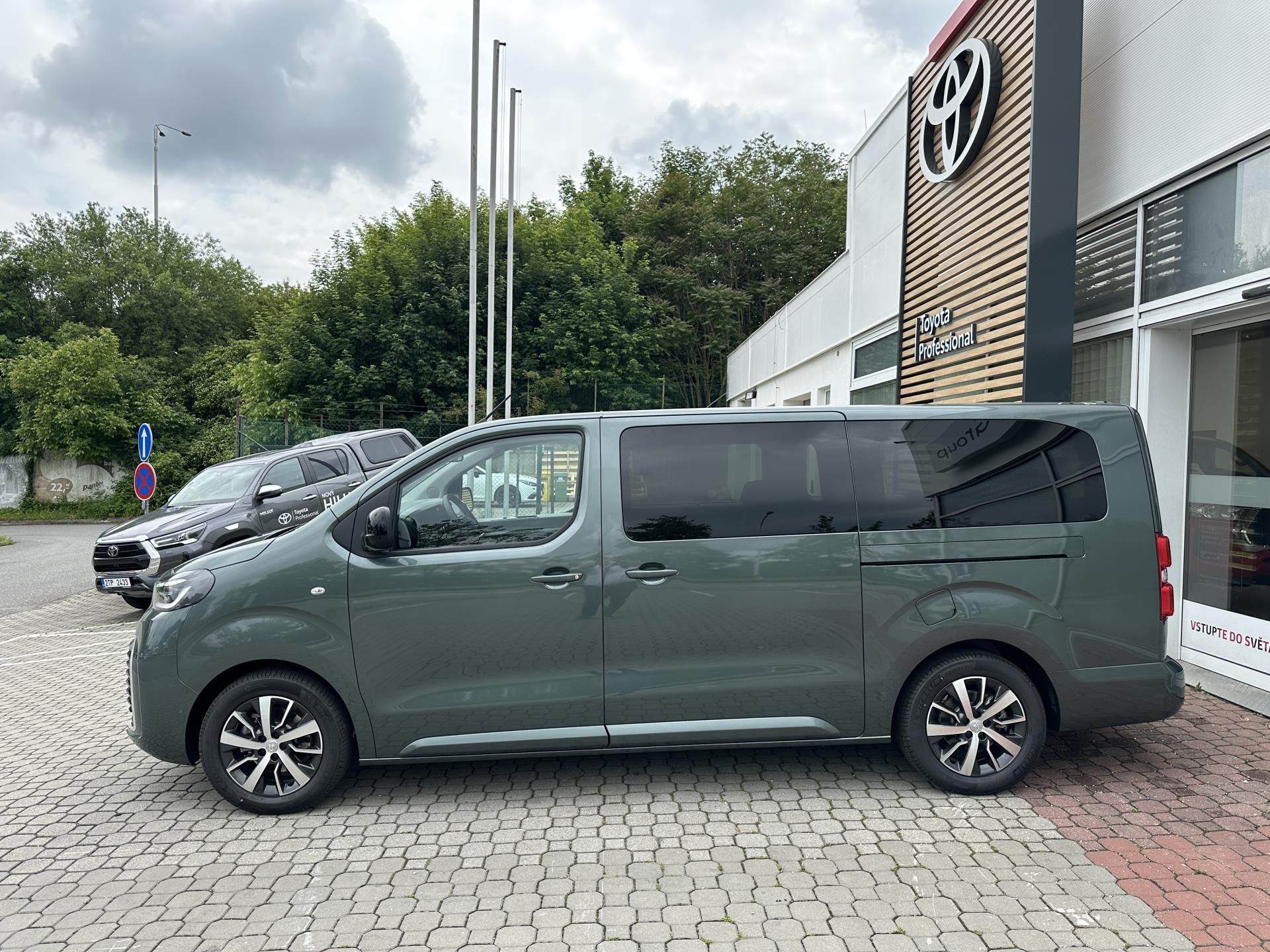 Toyota Proace Verso, 2.2D 8AT Family 8S Webasto L2 - fotka 3
