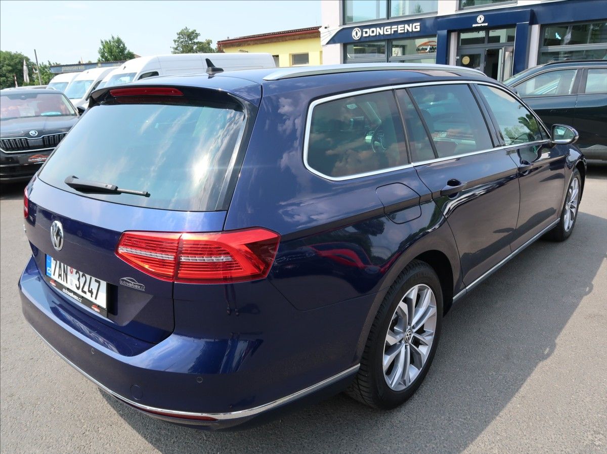 Volkswagen Passat, 2,0 TDi,110kW,1majČR,Highline - fotka 3