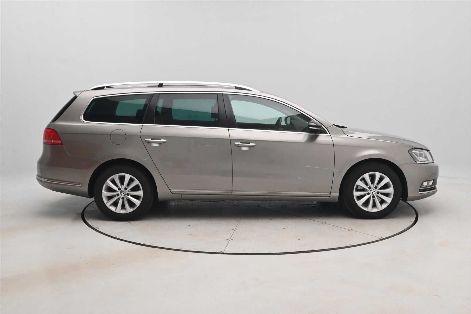 Volkswagen Passat, 2,0 TDI 103kW Business Edition - fotka 4