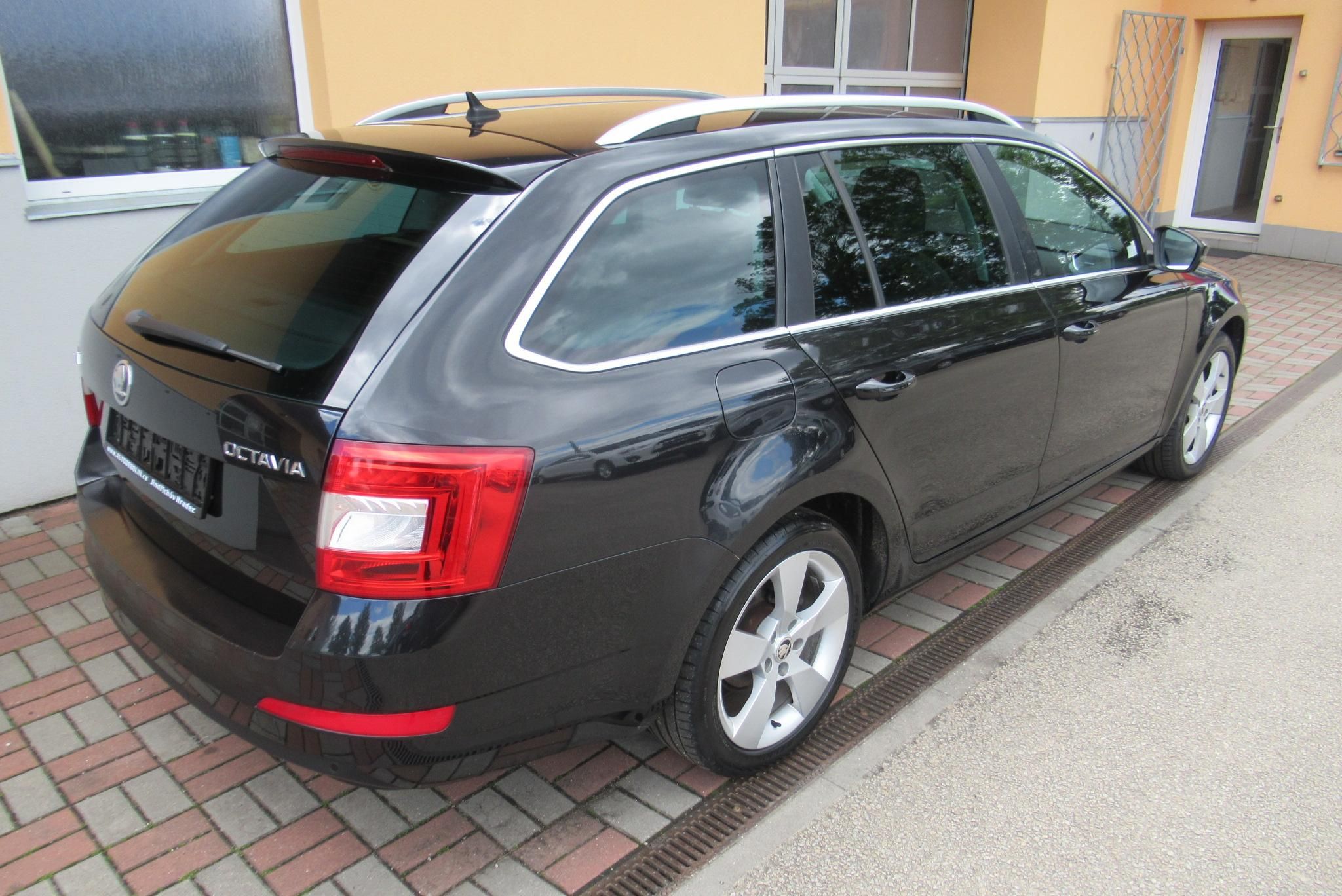 Škoda Octavia, 2.0 TDi AUT. KLIMA SADA KOL - fotka 2