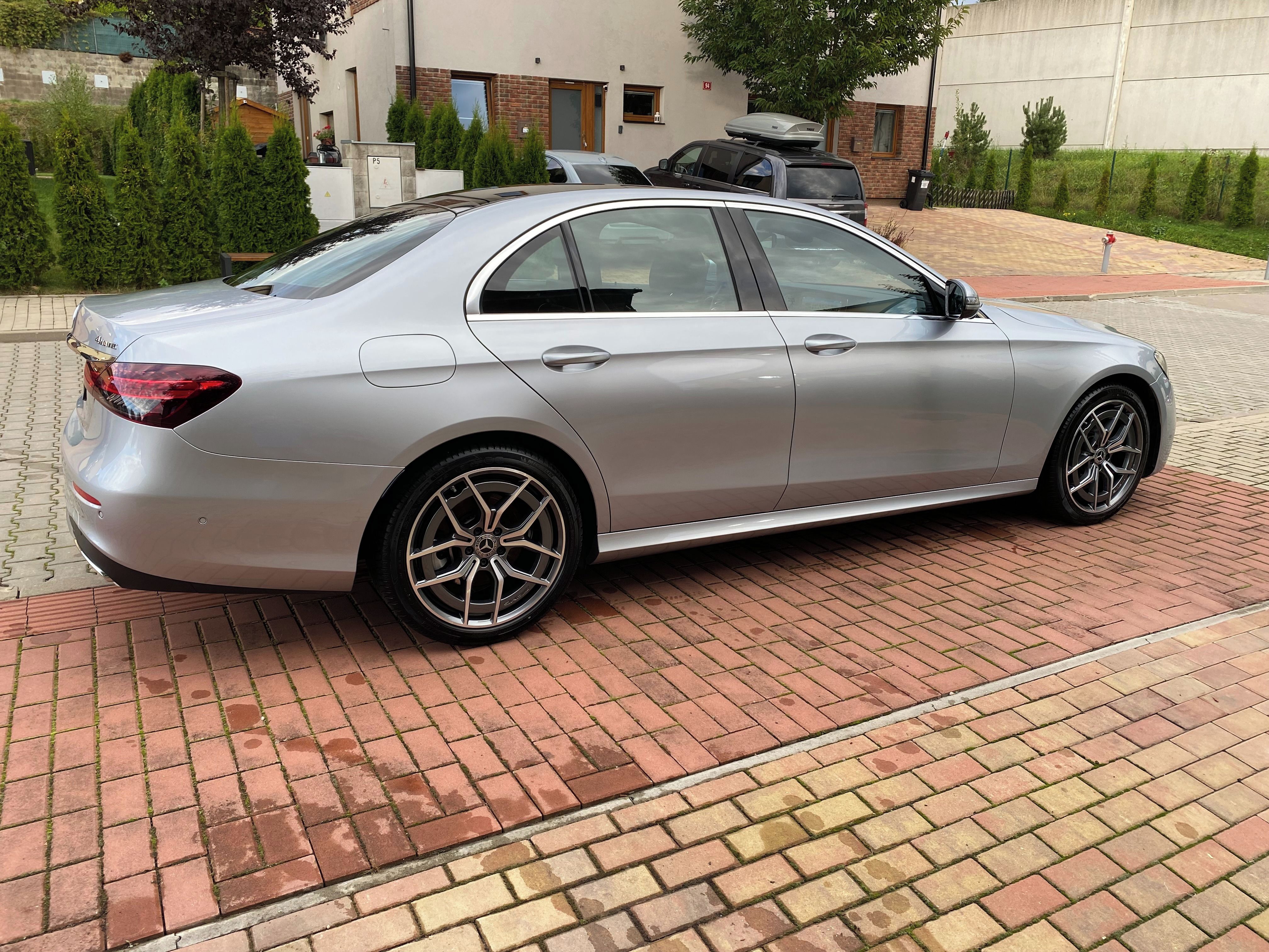 Mercedes-Benz Třídy E, 400d 4MATIC AMG Dist Pano 360° - fotka 6