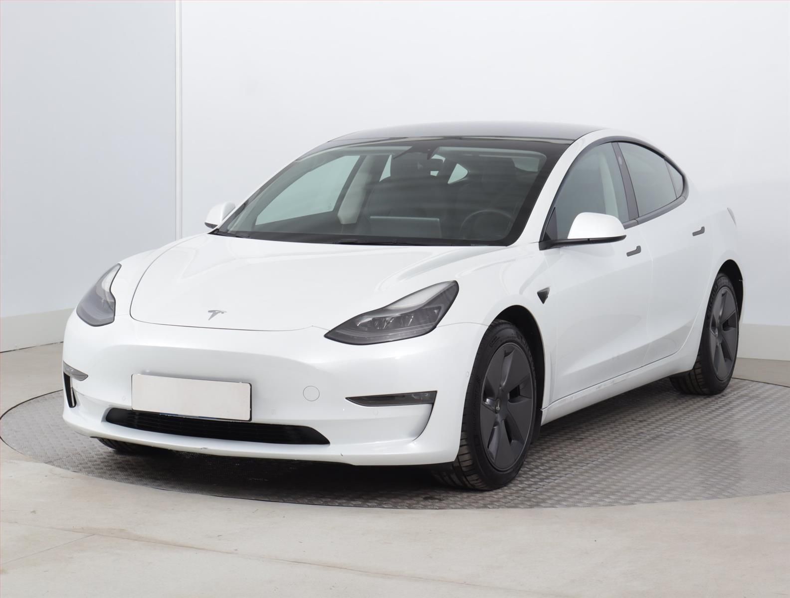 Tesla Model 3, Long Range 4WD 79kWh, SoH 90% - fotka 2