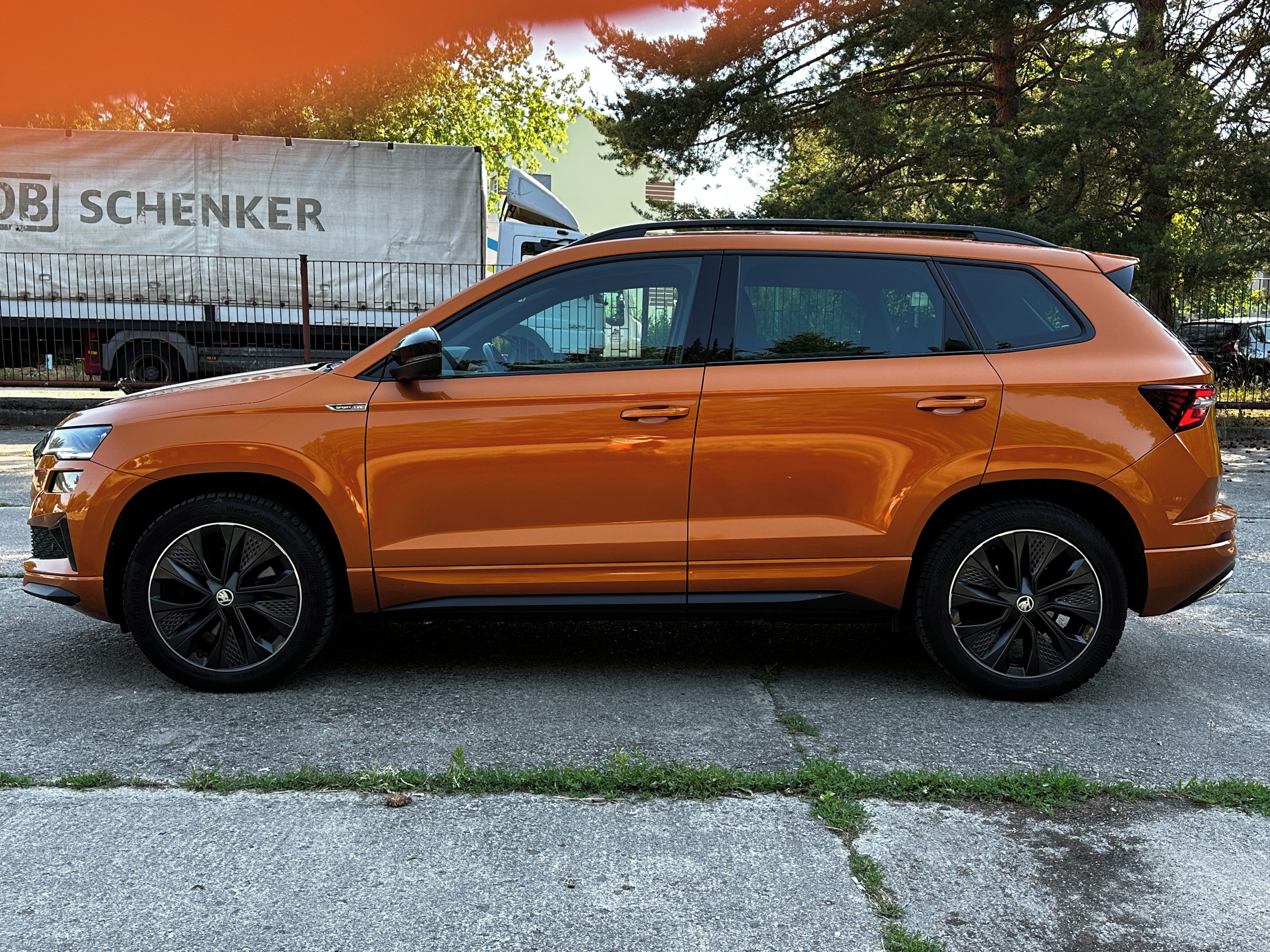 Škoda Karoq, 2.0TSI SportLine DSG 4x4 ČR! - fotka 2