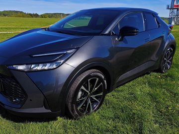 TOP Zánovní Toyota C-HR 2.0
