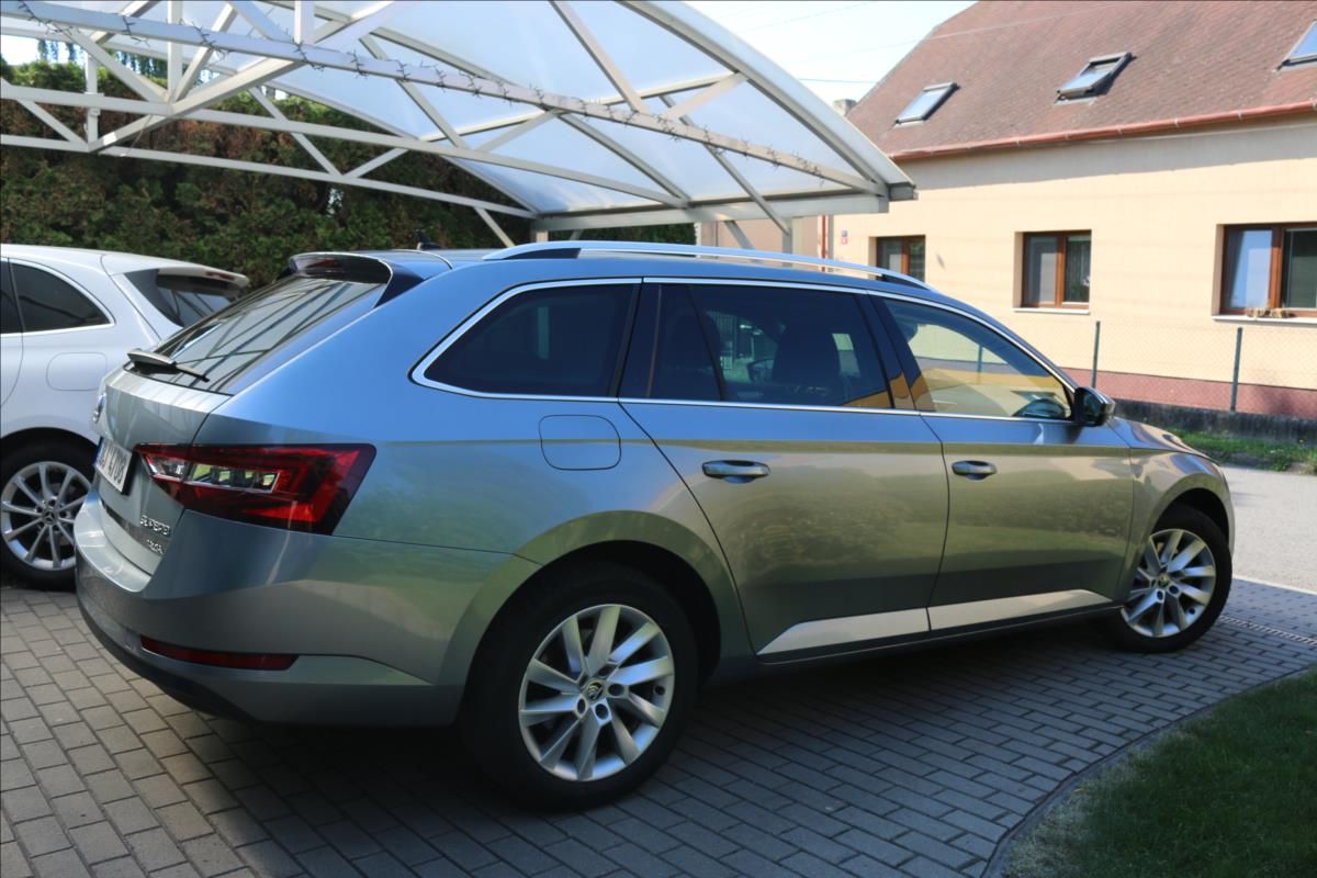 Škoda Superb, 2,0 TDi, DSG , 4x4 - fotka 4