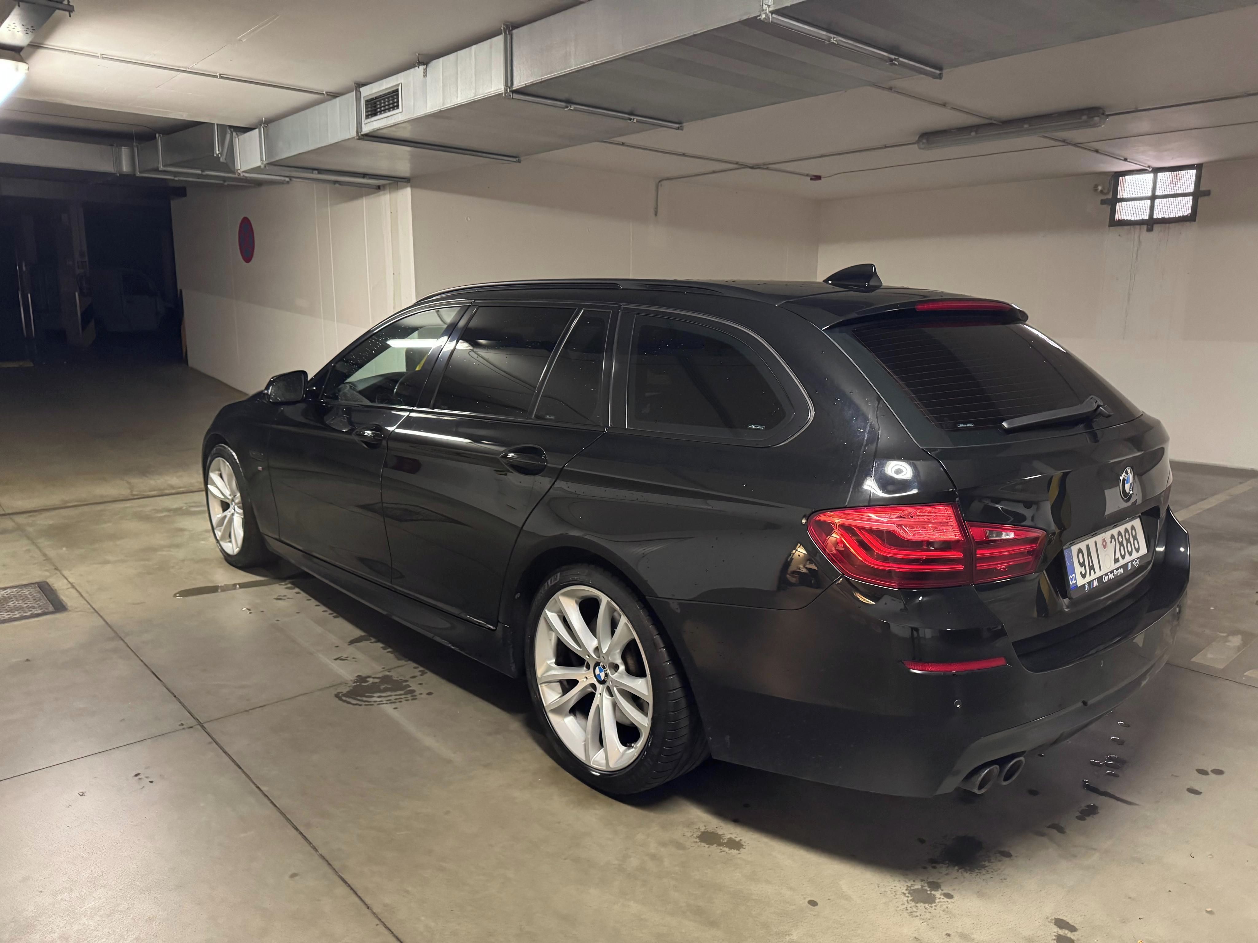 BMW Řada 5, F11 530dx LCI černá Mpaket taž - fotka 4